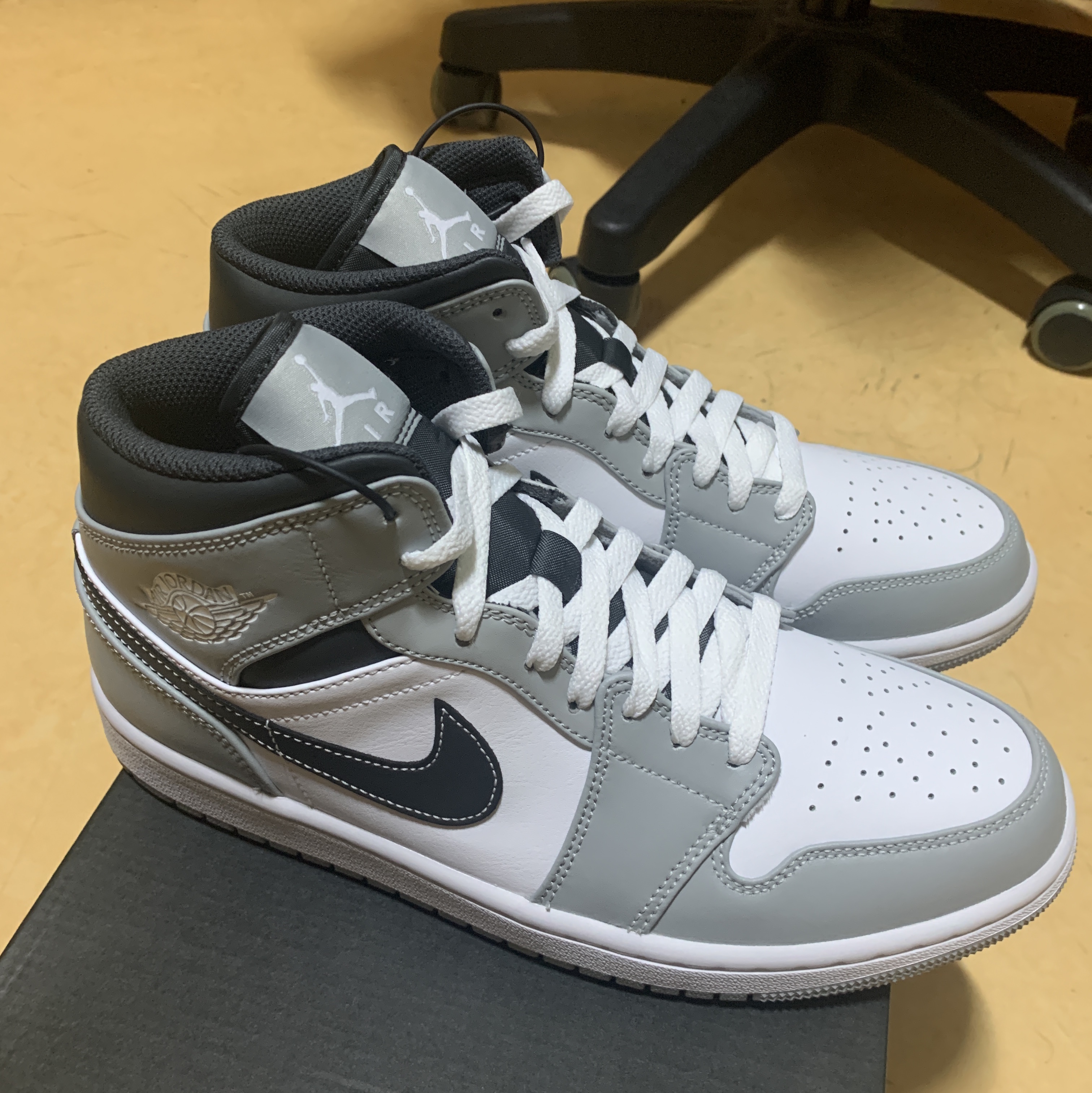 Jordan 1 Mid Light Smoke Grey Anthracite 착용 스타일