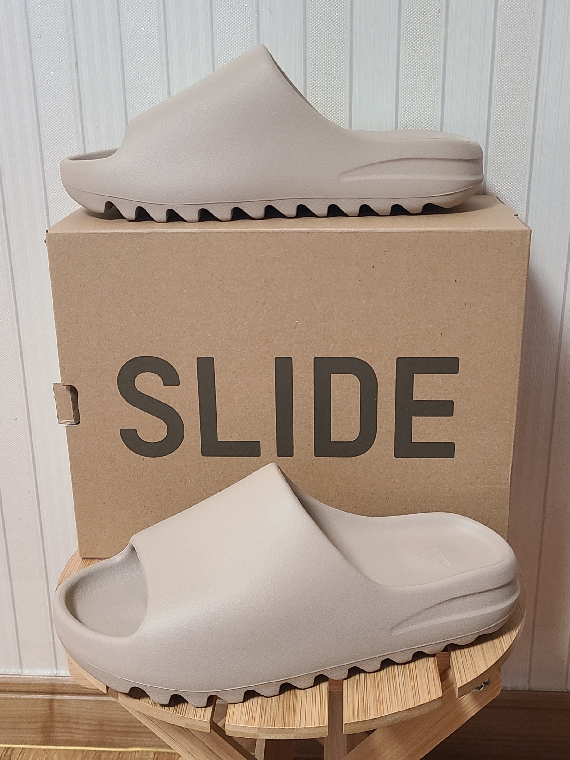 Adidas Yeezy Slide Pure - Re-Release Ver. 착용 스타일