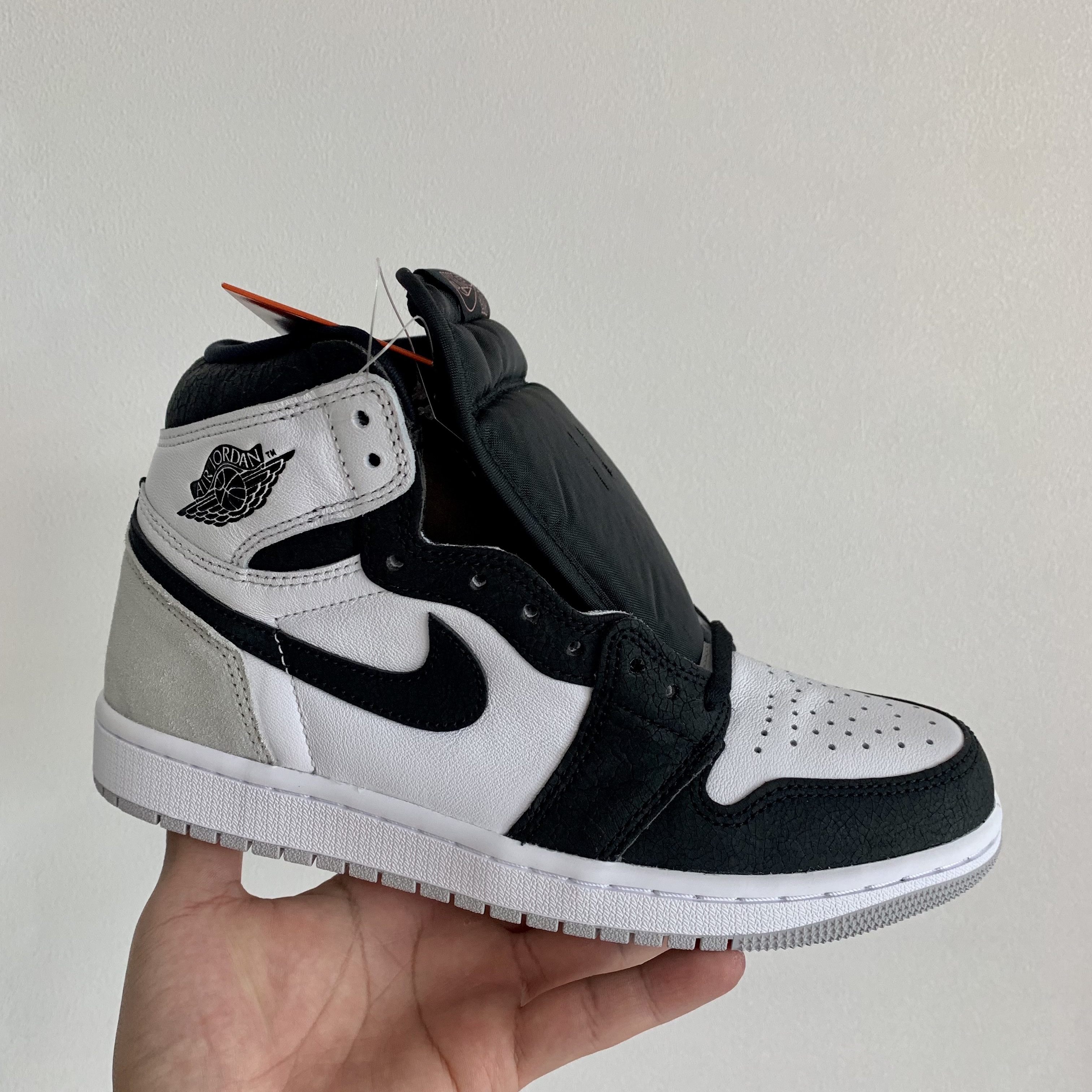 Jordan 1 Retro High OG Bleached Coral 착용 스타일