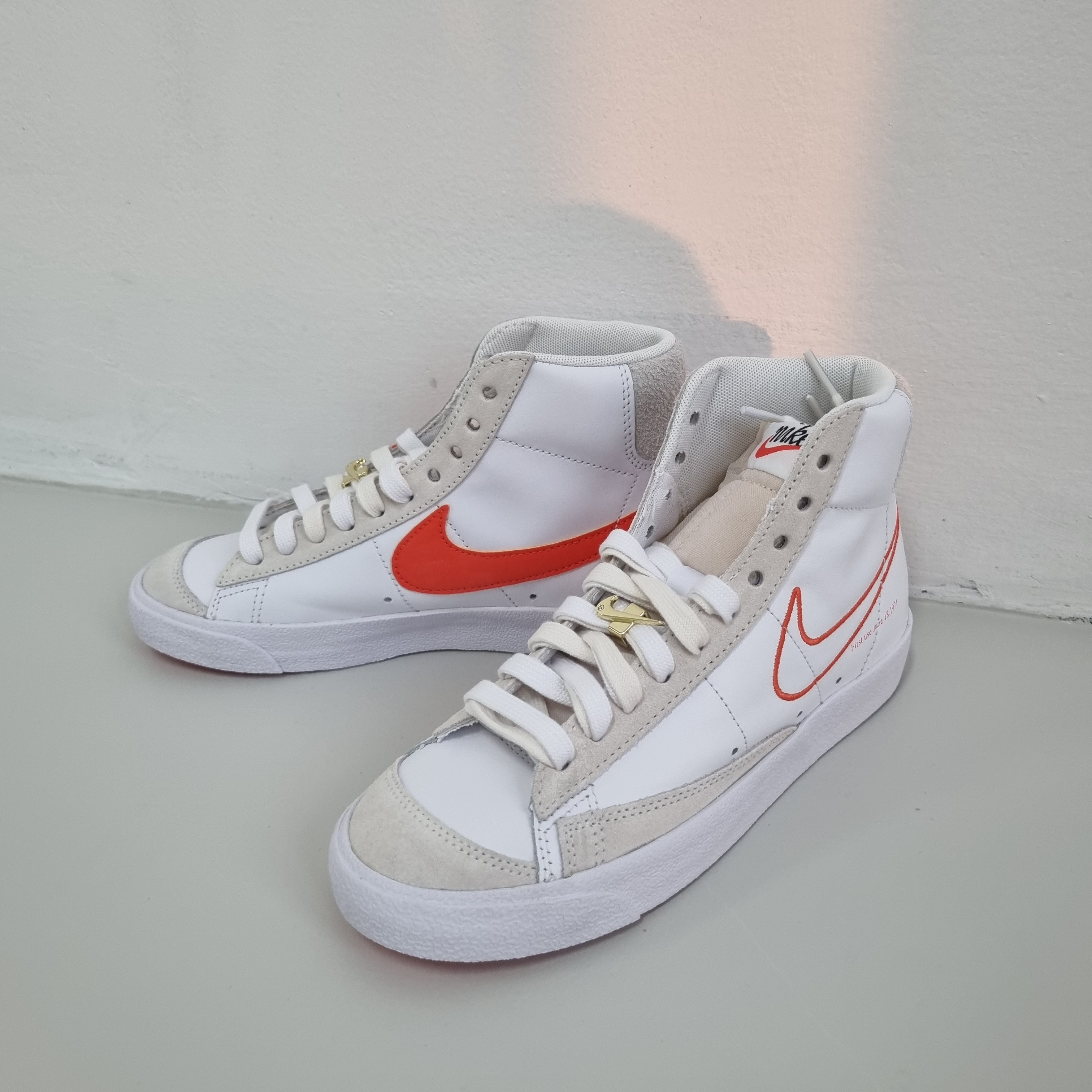 (W) Nike Blazer Mid '77 SE White Orange 착용 스타일