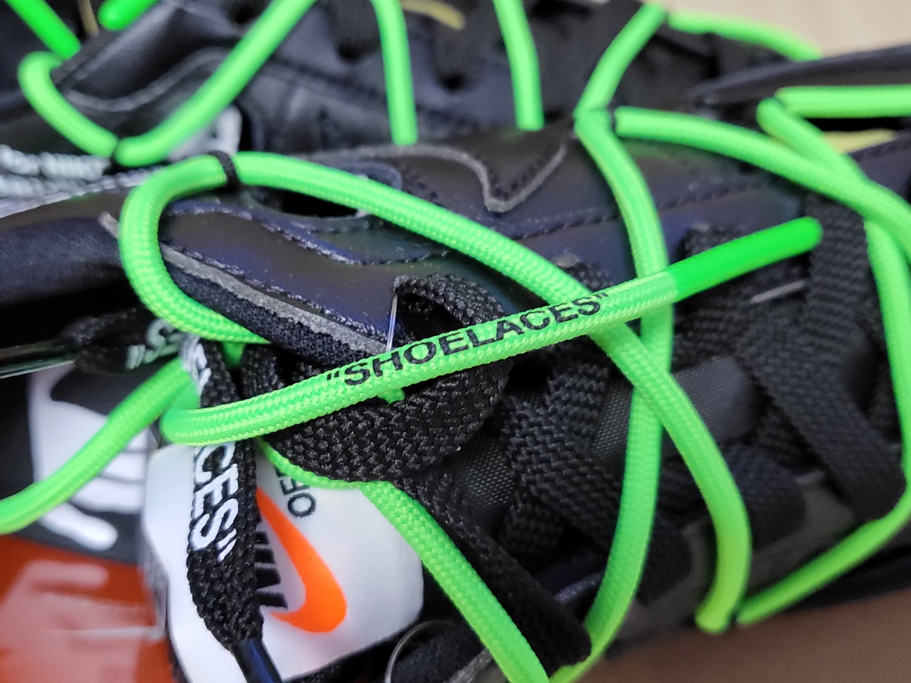 Nike x Off-White Blazer Low '77 Black and Electro Green 착용 스타일 - 3