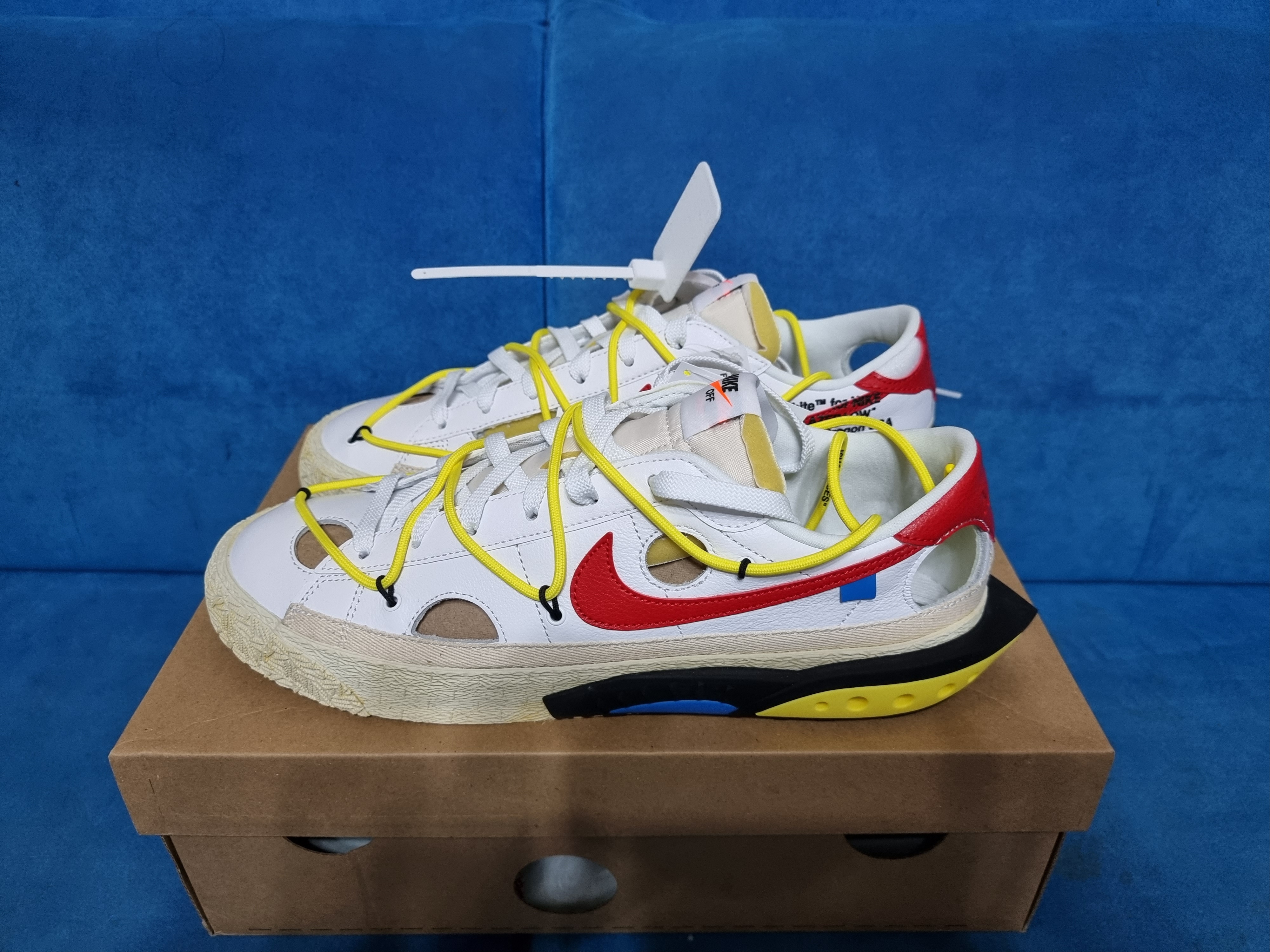 Nike x Off-White Blazer Low '77 White and University Red 착용 스타일 - 1
