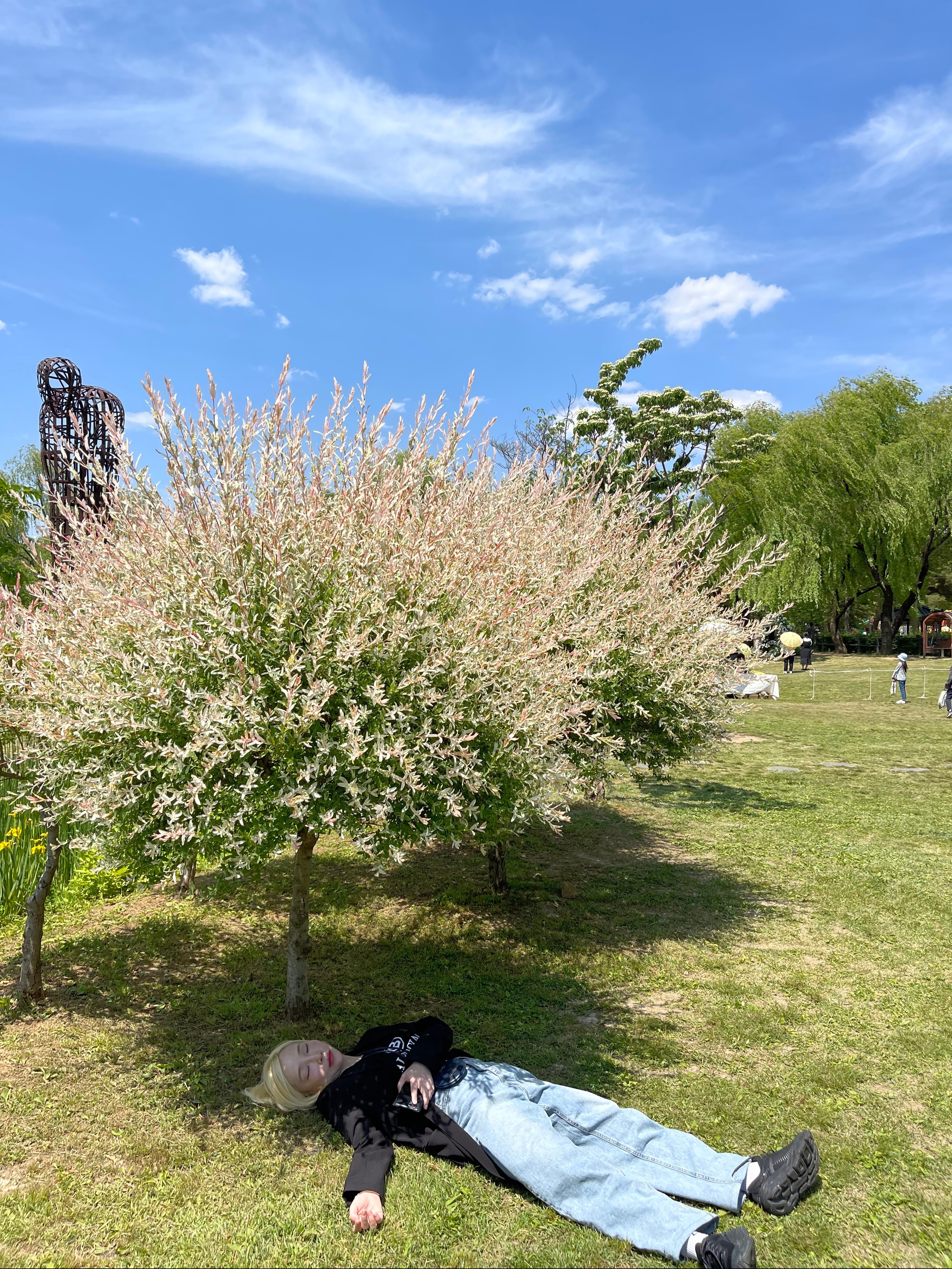 Hoka Bondi 7 Black - Wide, Nike x Stussy Tote Bag 착용 스타일 - 3