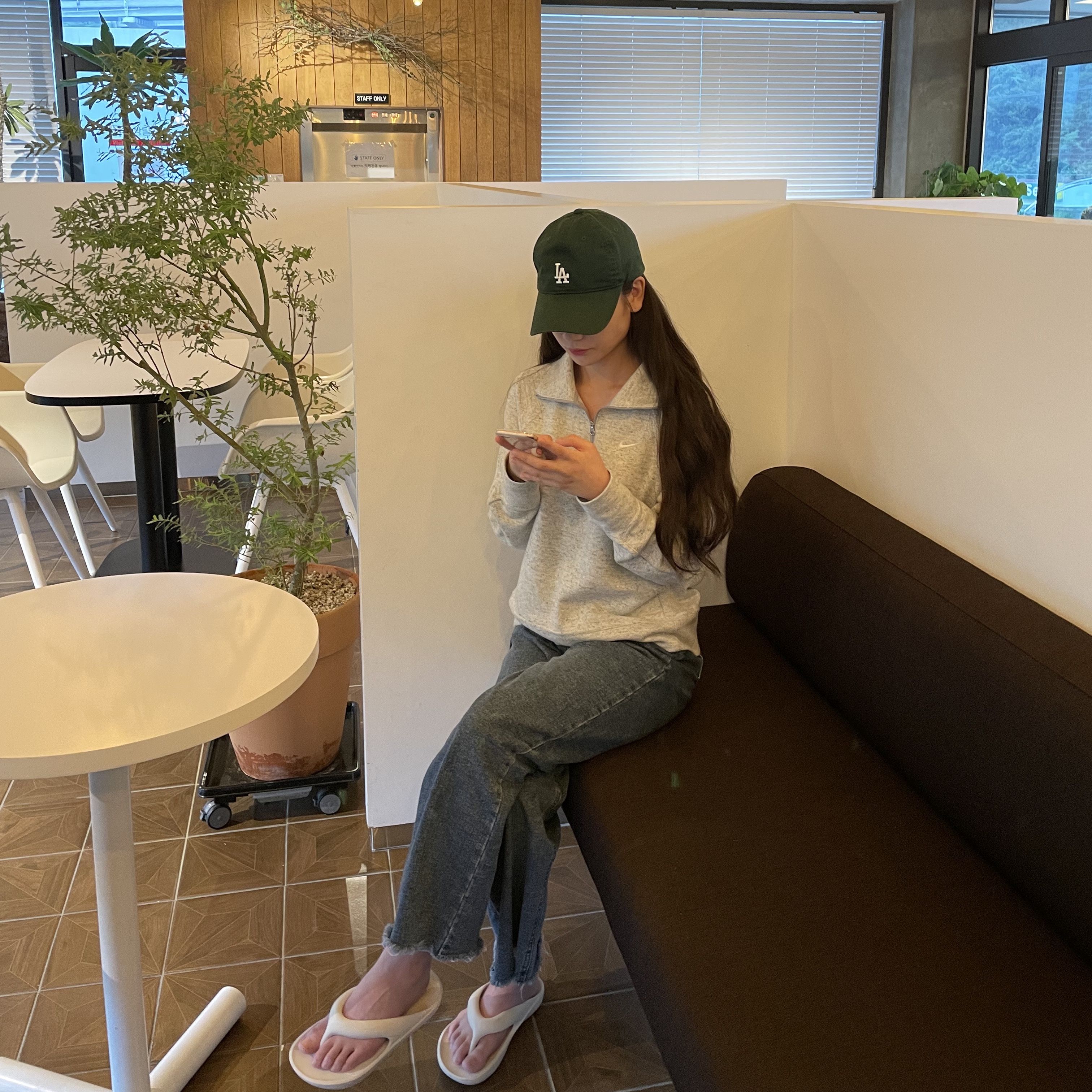 New Balance x Taw&Toe Flip Flop Ivory 착용 스타일