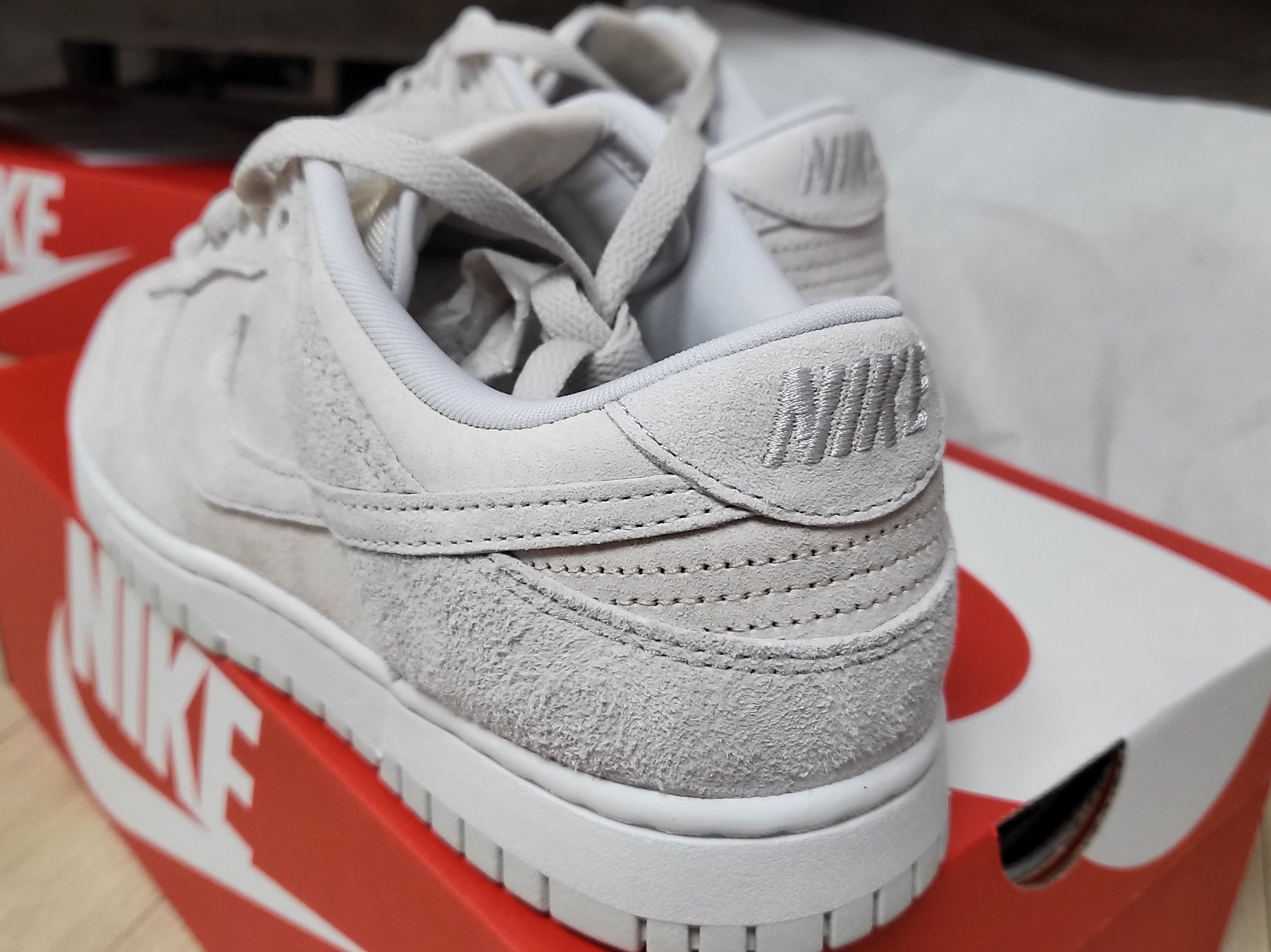 Nike Dunk Low Retro PRM Vast Grey 착용 스타일 - 2