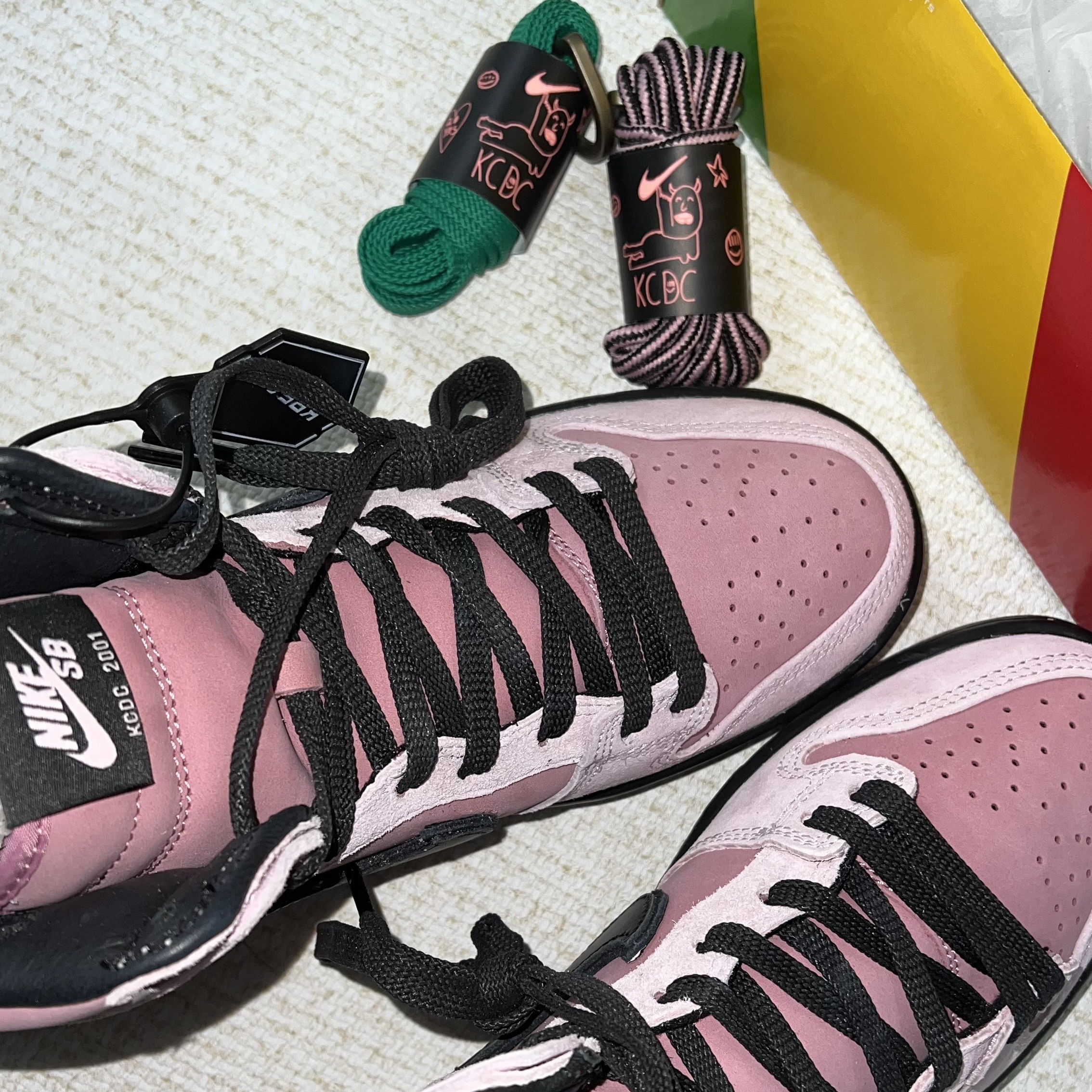 Nike x KCDC SB Dunk High Pro QS Elemental Pink 착용 스타일 - 2