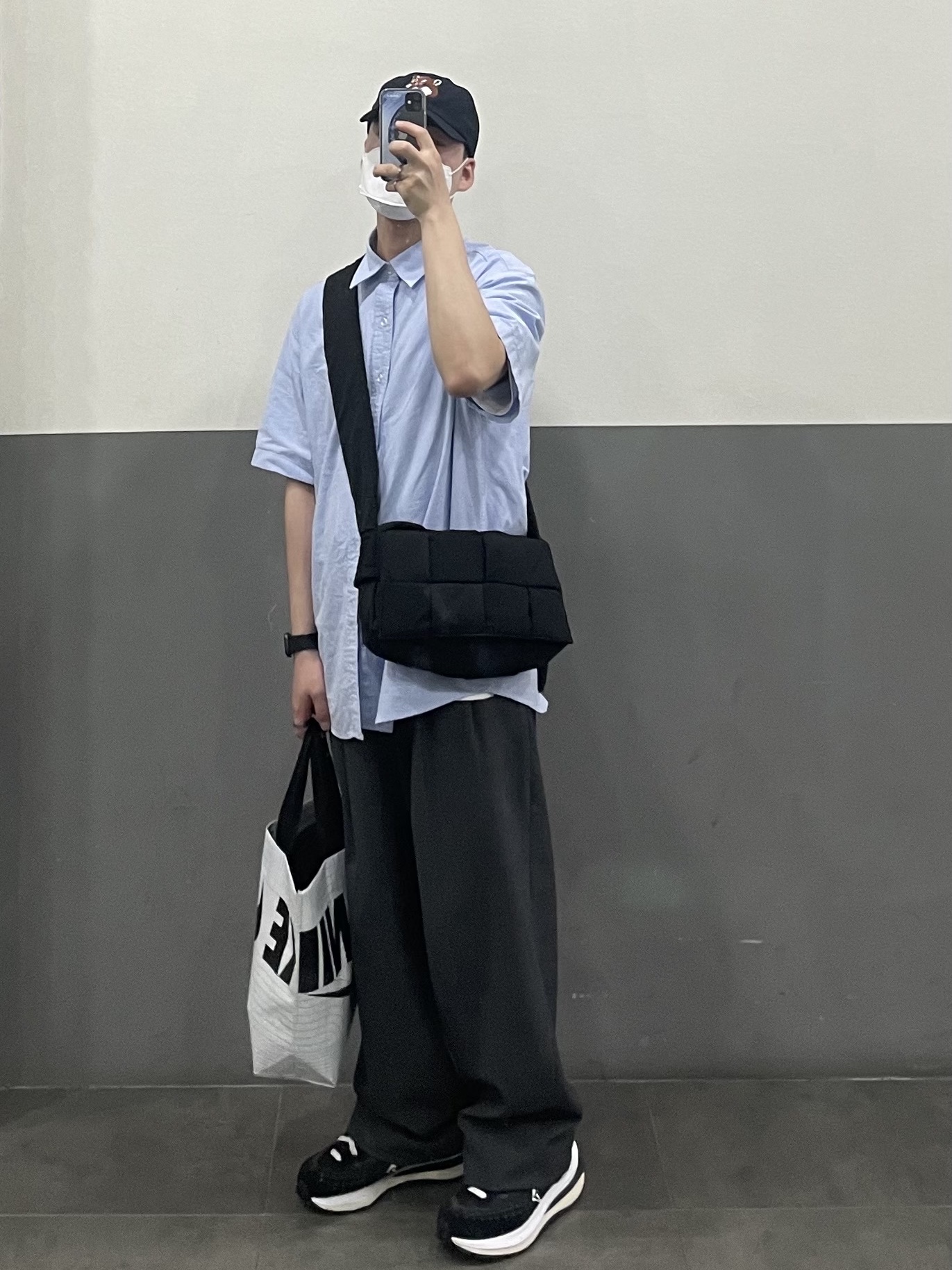 Bottega Veneta Padded Tech Cassette Black, Nike x Sacai x Jean Paul Gaultier VaporWaffle Black White 착용 스타일