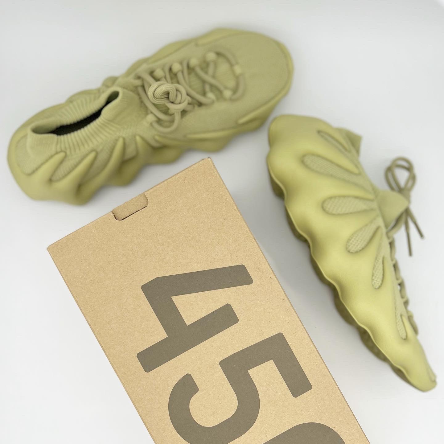 Adidas Yeezy 450 Resin 착용 스타일 - 5