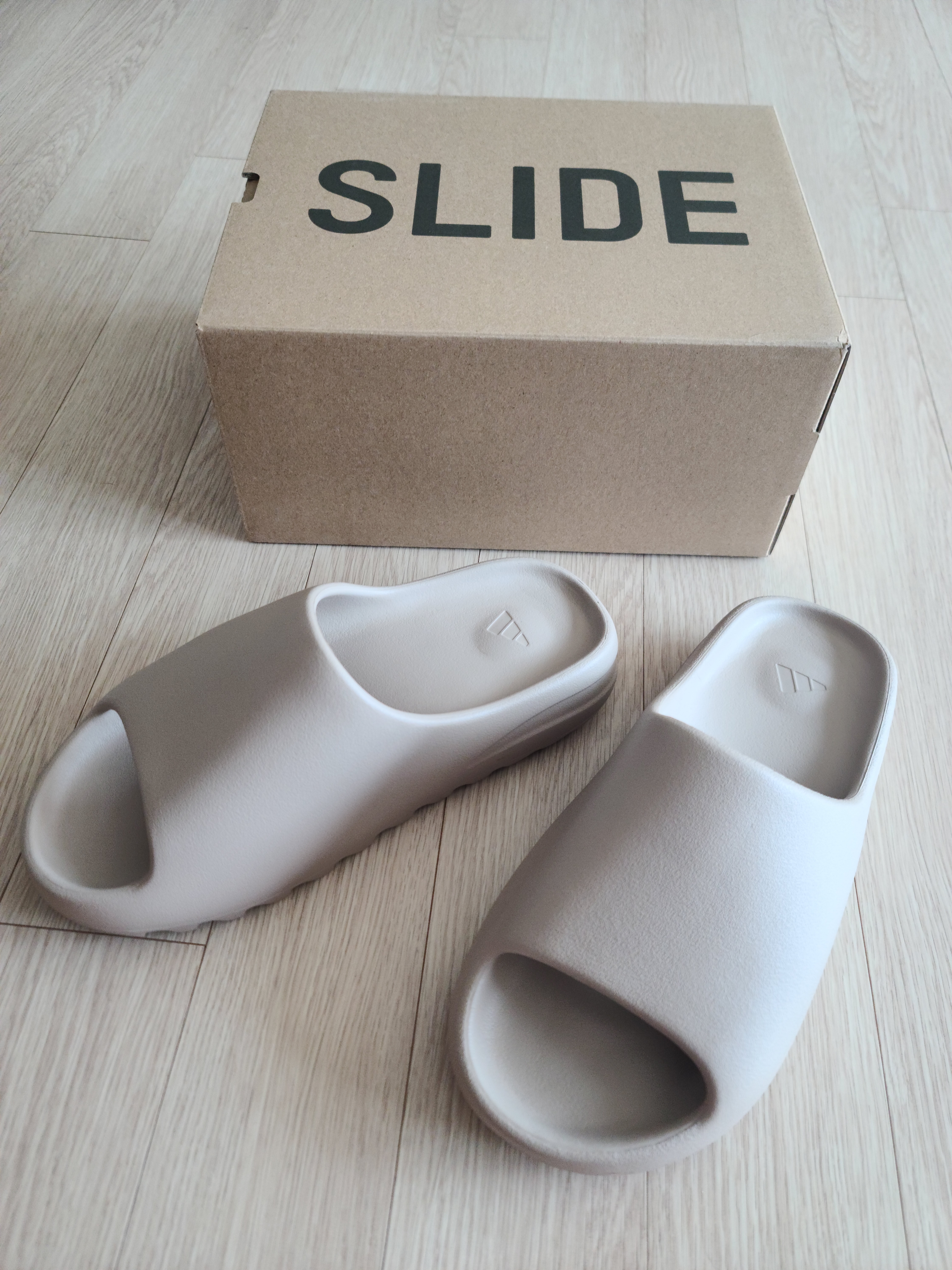 Adidas Yeezy Slide Pure - Re-Release Ver. 착용 스타일