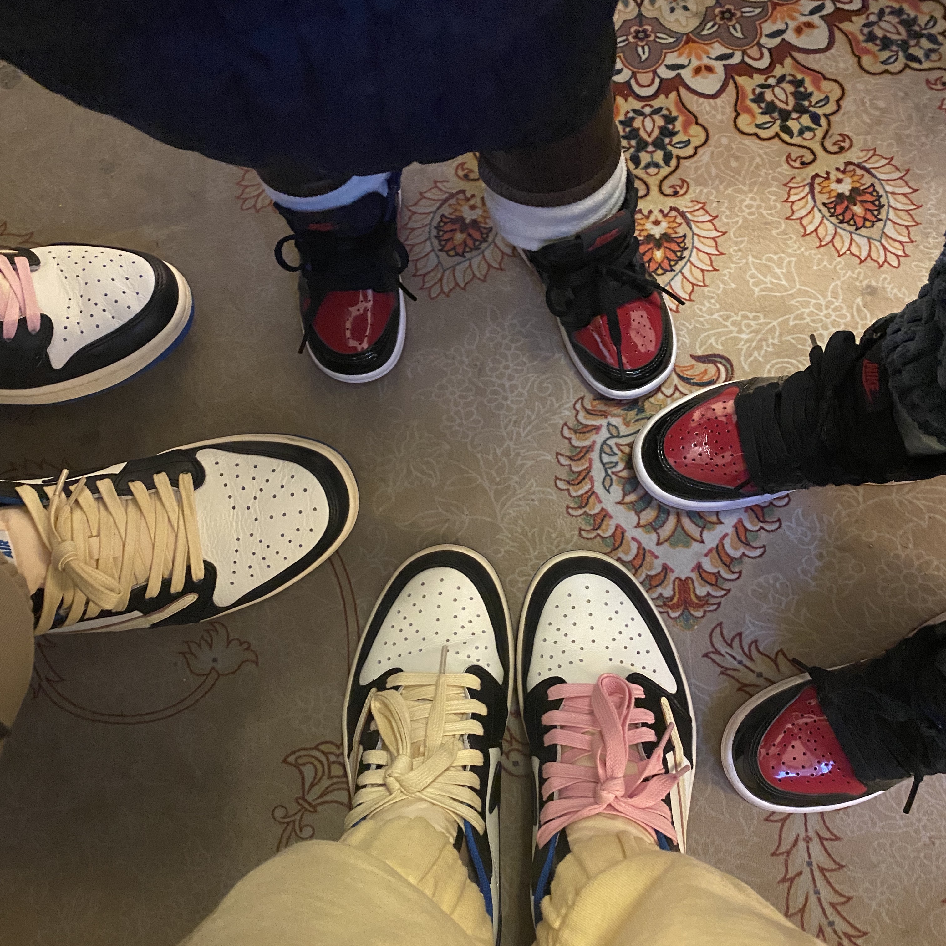 Jordan 1 x Travis Scott x Fragment Retro Low OG SP Military Blue, Jordan 1 Retro High OG Patent Bred 착용 스타일 - 2