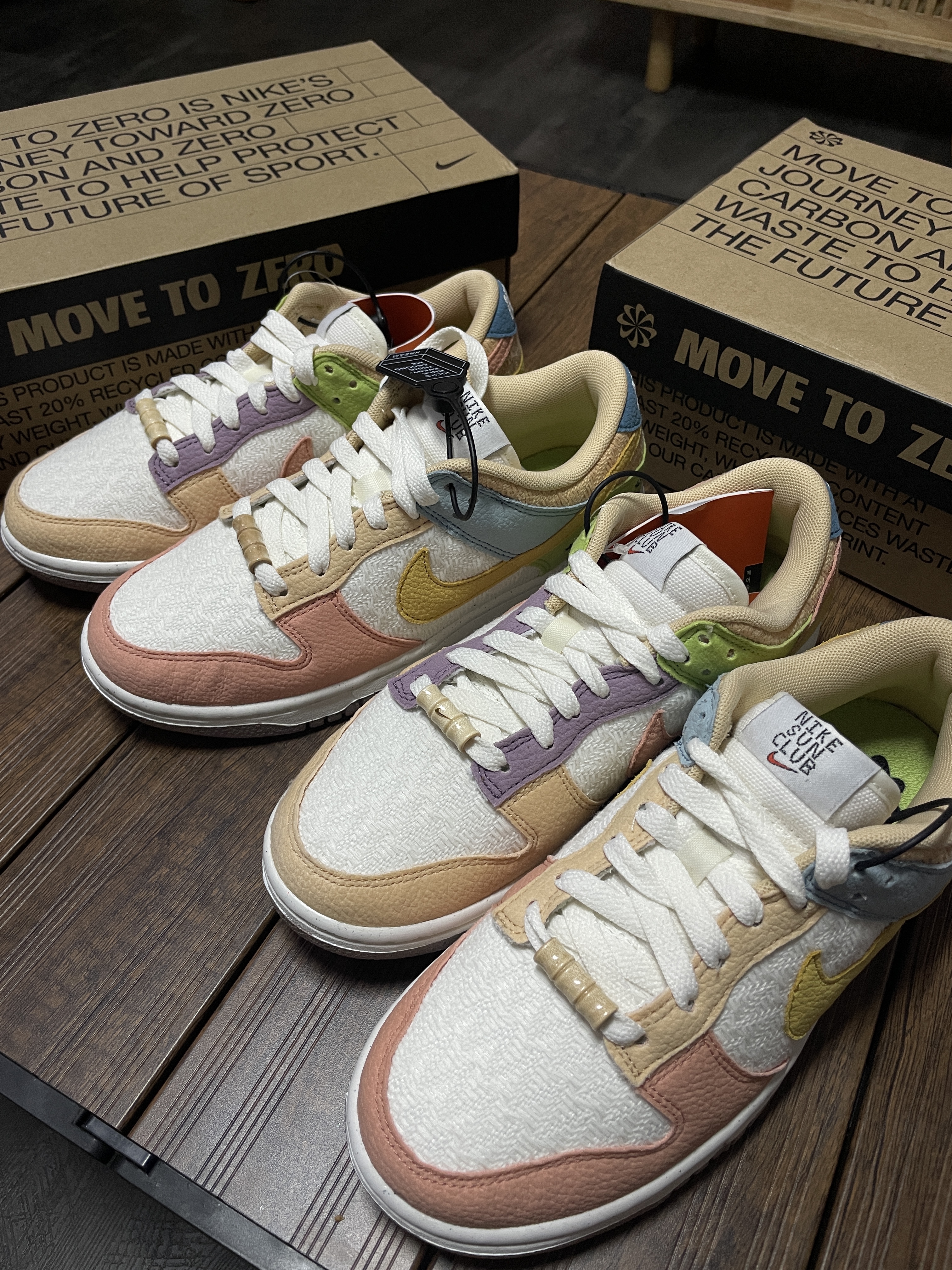 (W) Nike Dunk Low SE Sun Club Sanded Gold 착용 스타일 - 2