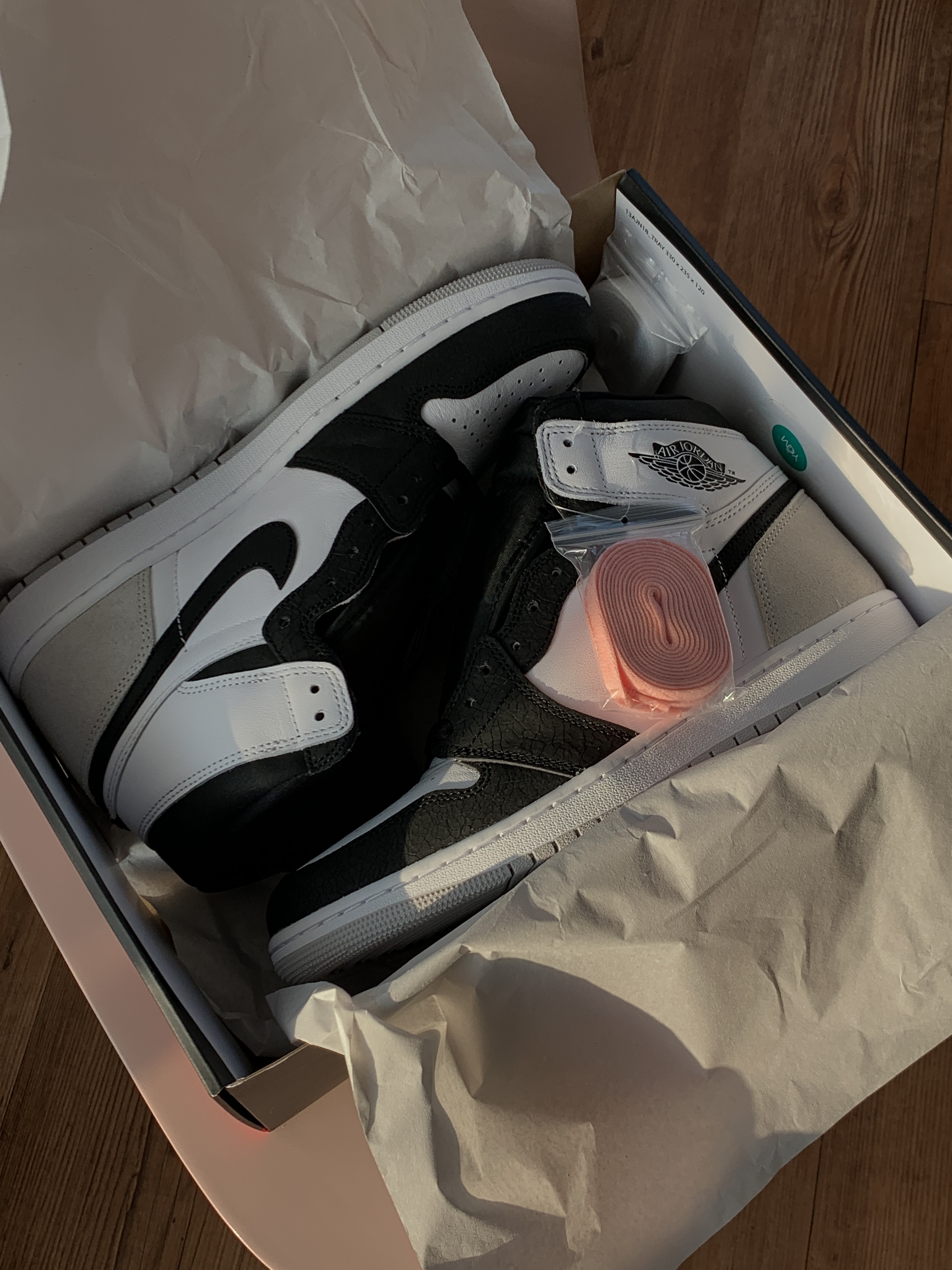 Jordan 1 Retro High OG Bleached Coral 착용 스타일