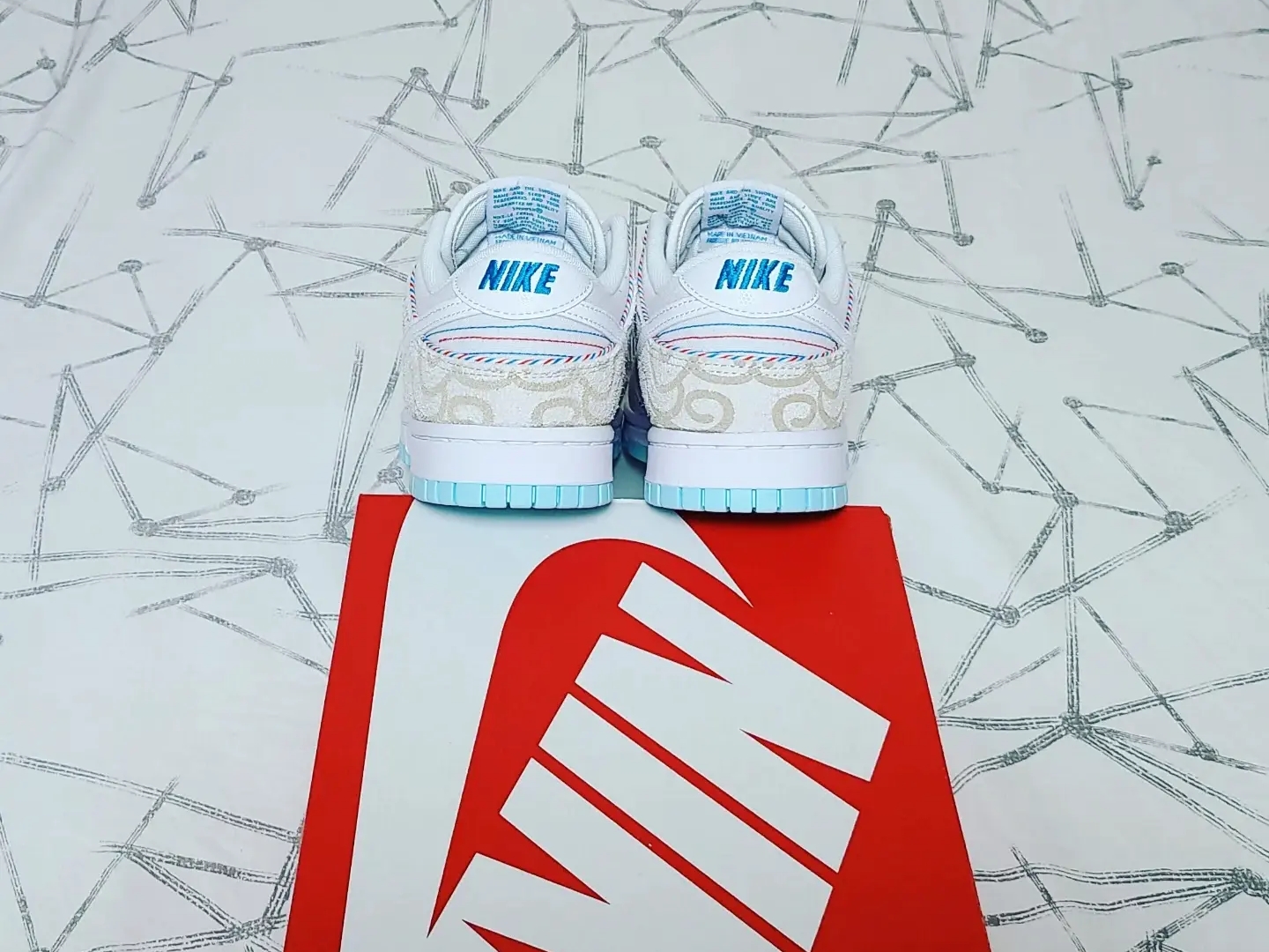 Nike Dunk Low Retro SE Barber Shop Grey 착용 스타일 - 5