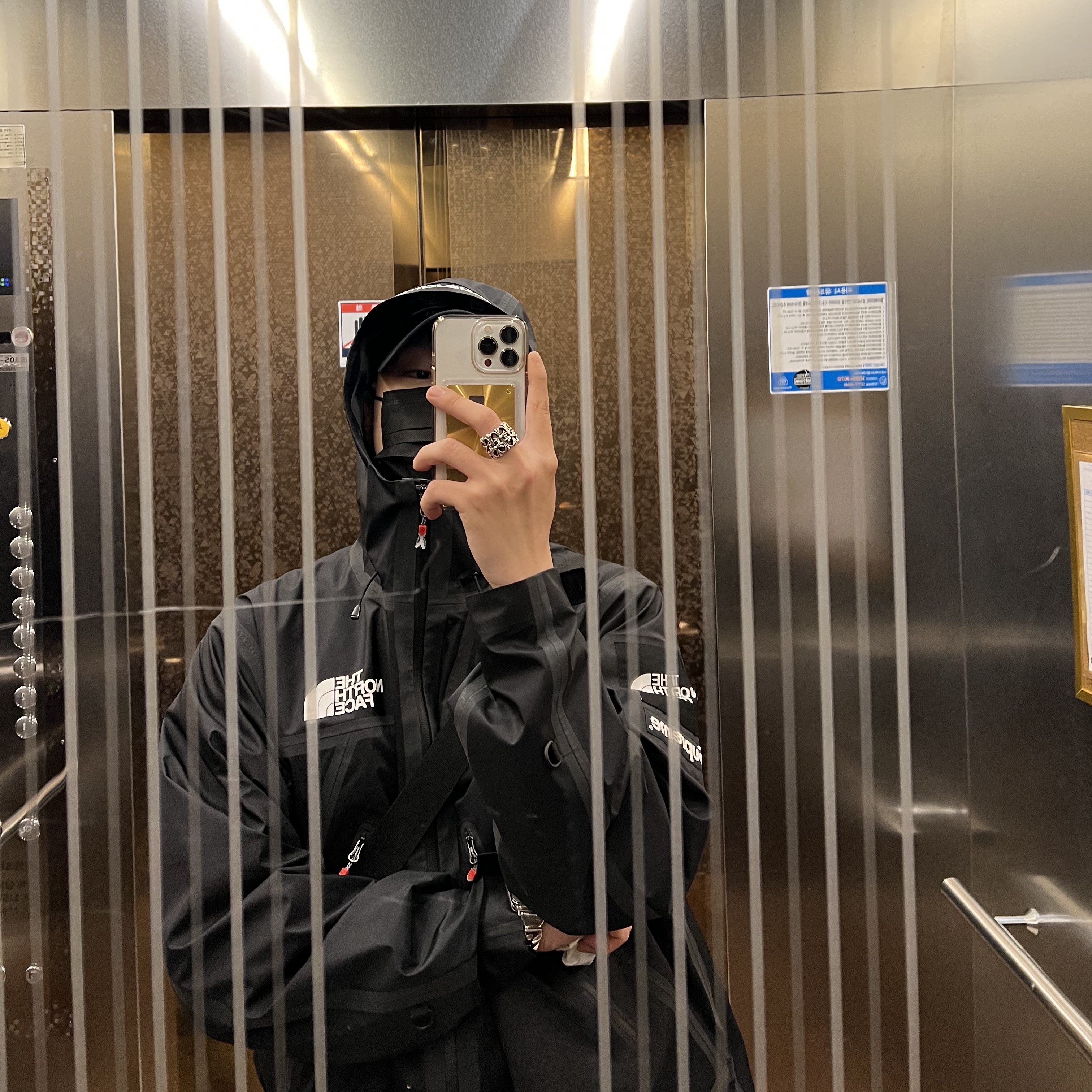 Supreme x The North Face Summit Series Outer Tape Seam Jacket Black - 21SS 착용 스타일
