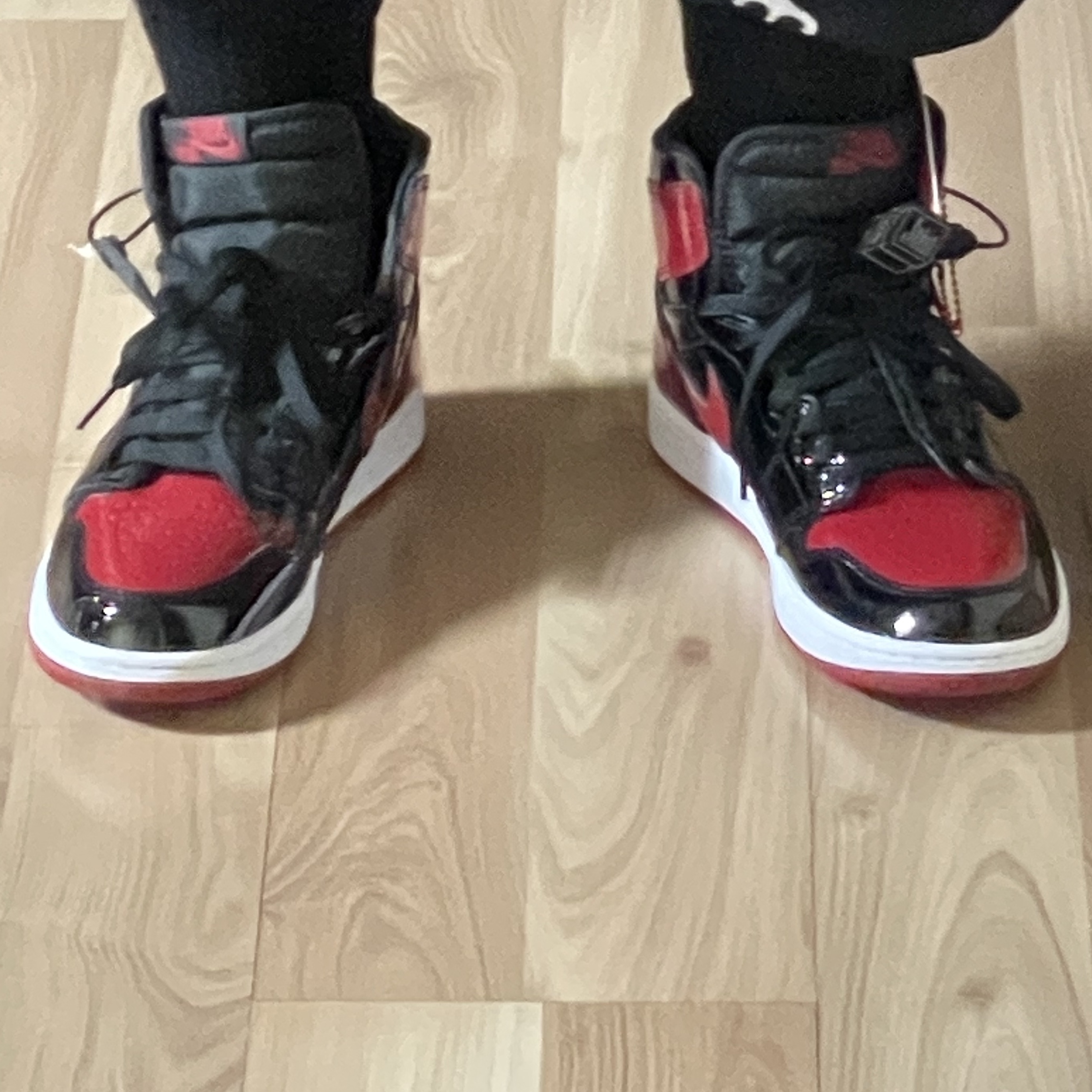 Jordan 1 Retro High OG Patent Bred 착용 스타일 - 3