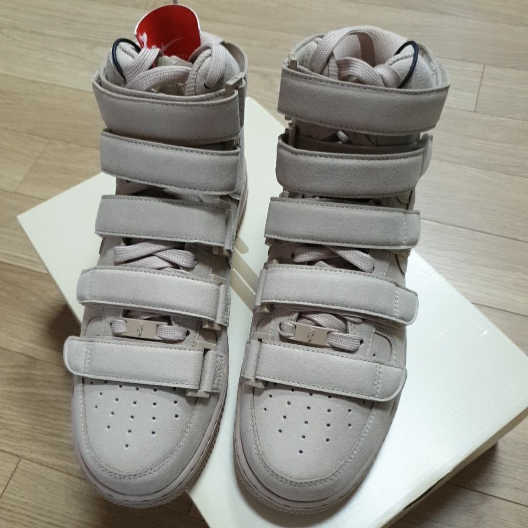 Nike x Billie Eilish Air Force 1 High '07 SP Mushroom 착용 스타일 - 3