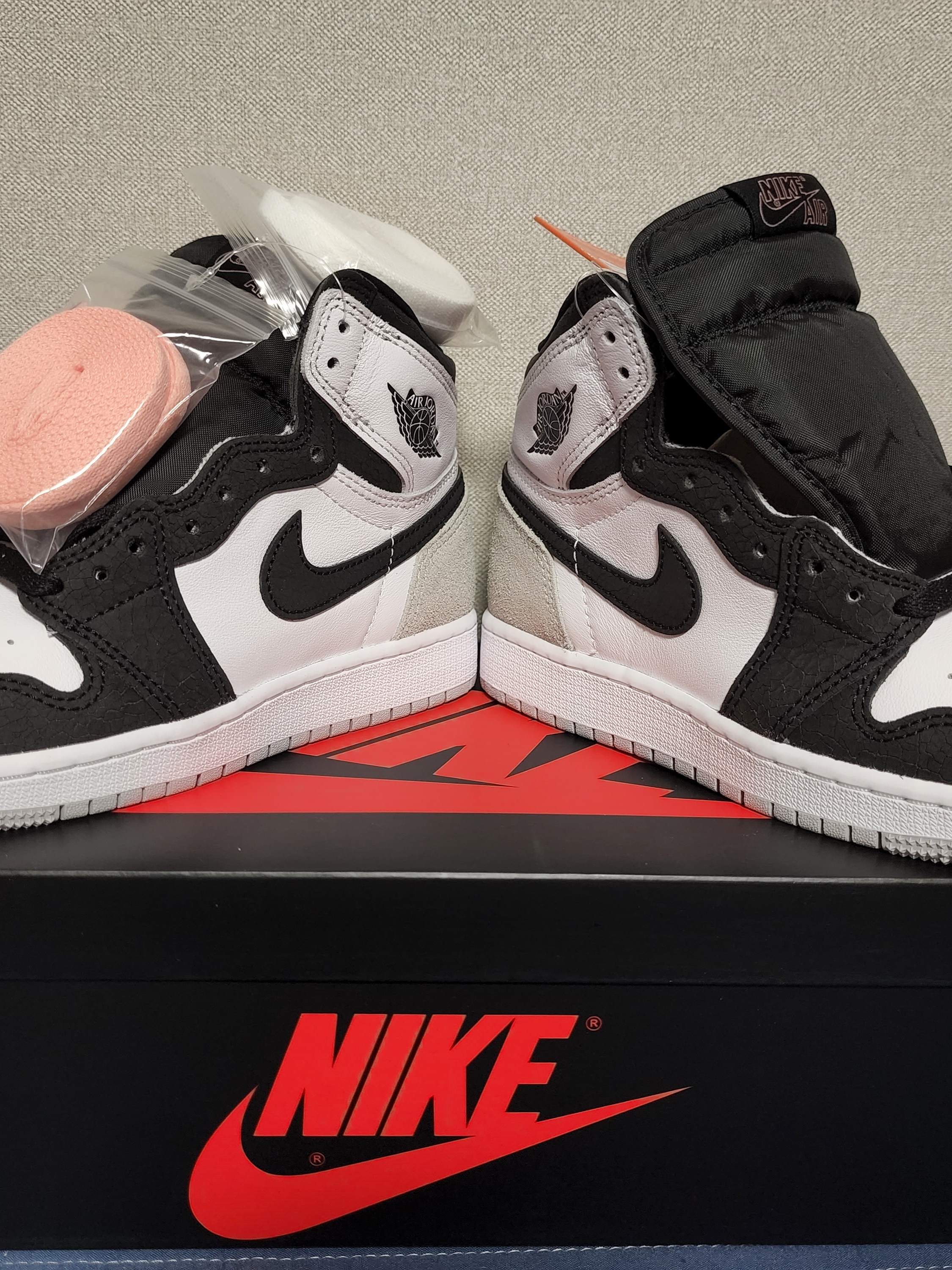 (GS) Jordan 1 Retro High OG Bleached Coral 착용 스타일 - 1