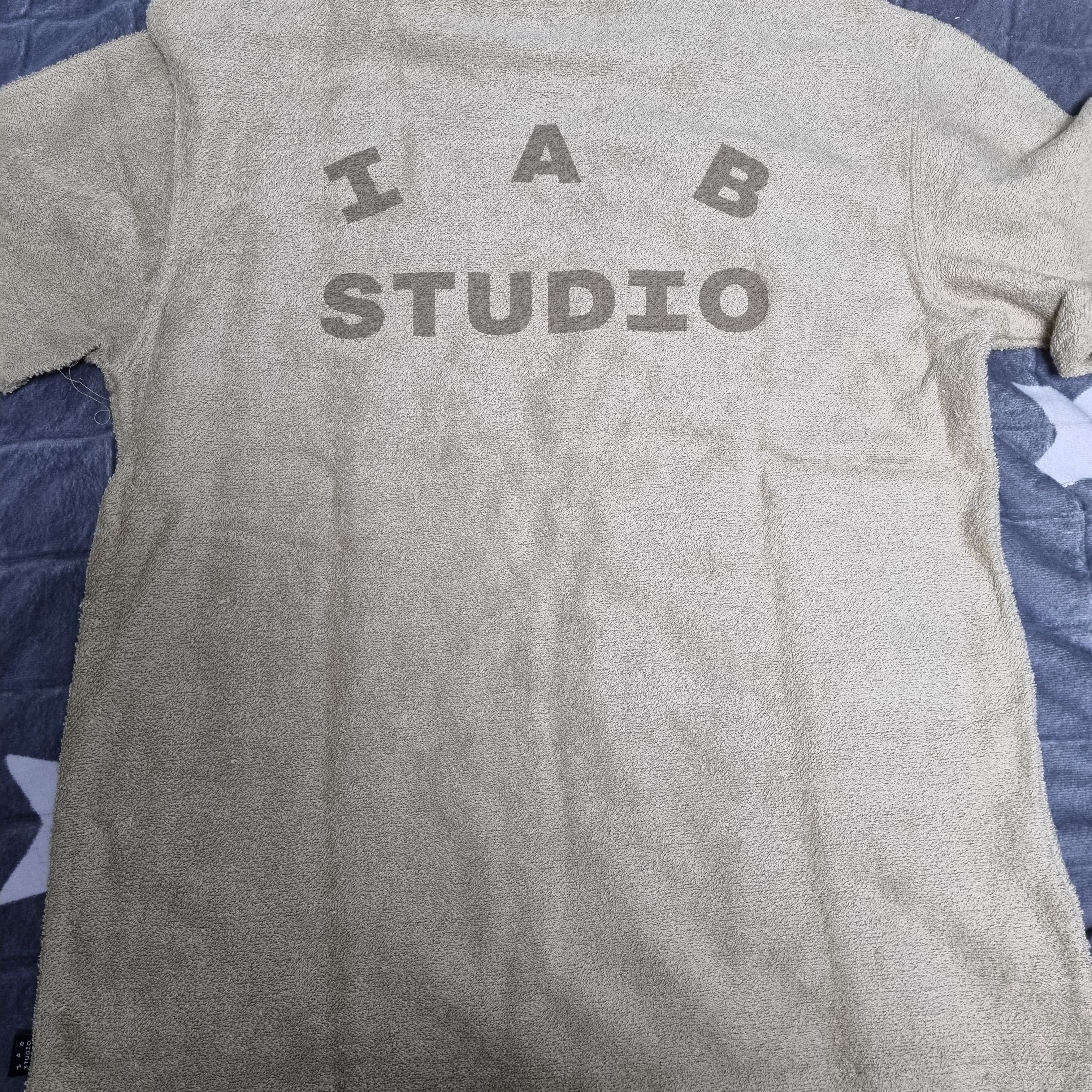 IAB Studio Towel T-Shirt Light Green 착용 스타일 - 2