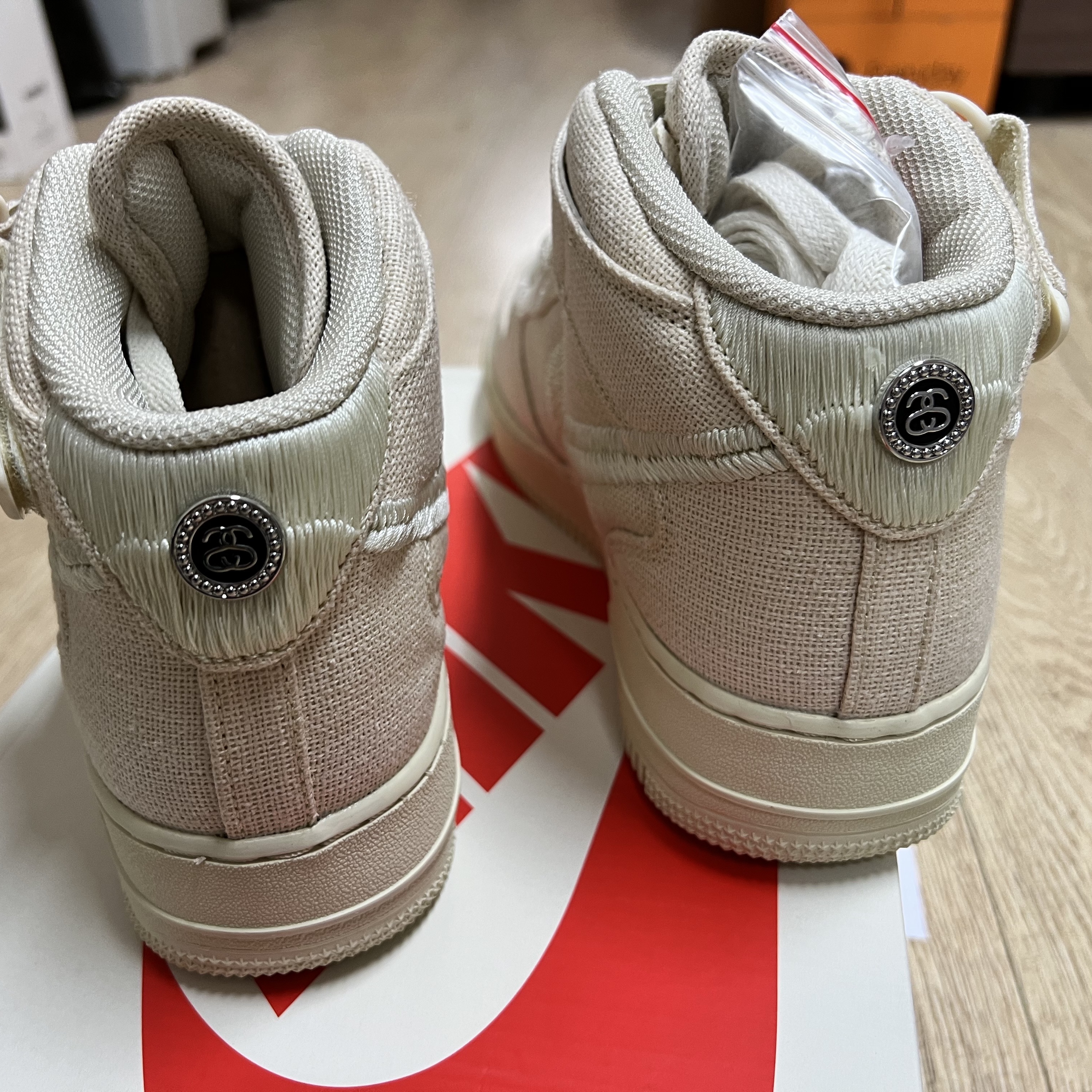 Nike x Stussy Air Force 1 '07 Mid SP Fossil 착용 스타일 - 3