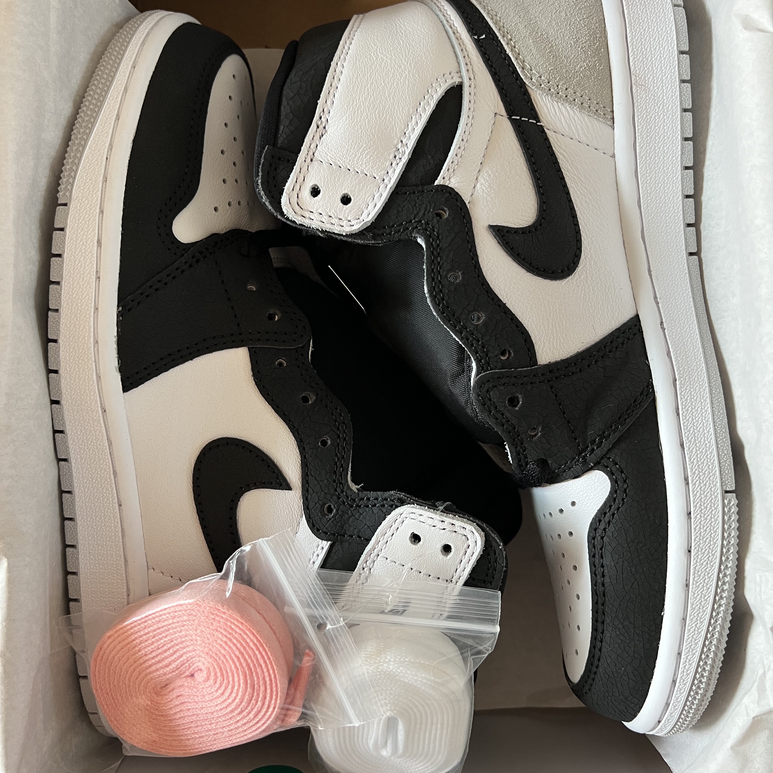 Jordan 1 Retro High OG Bleached Coral 착용 스타일