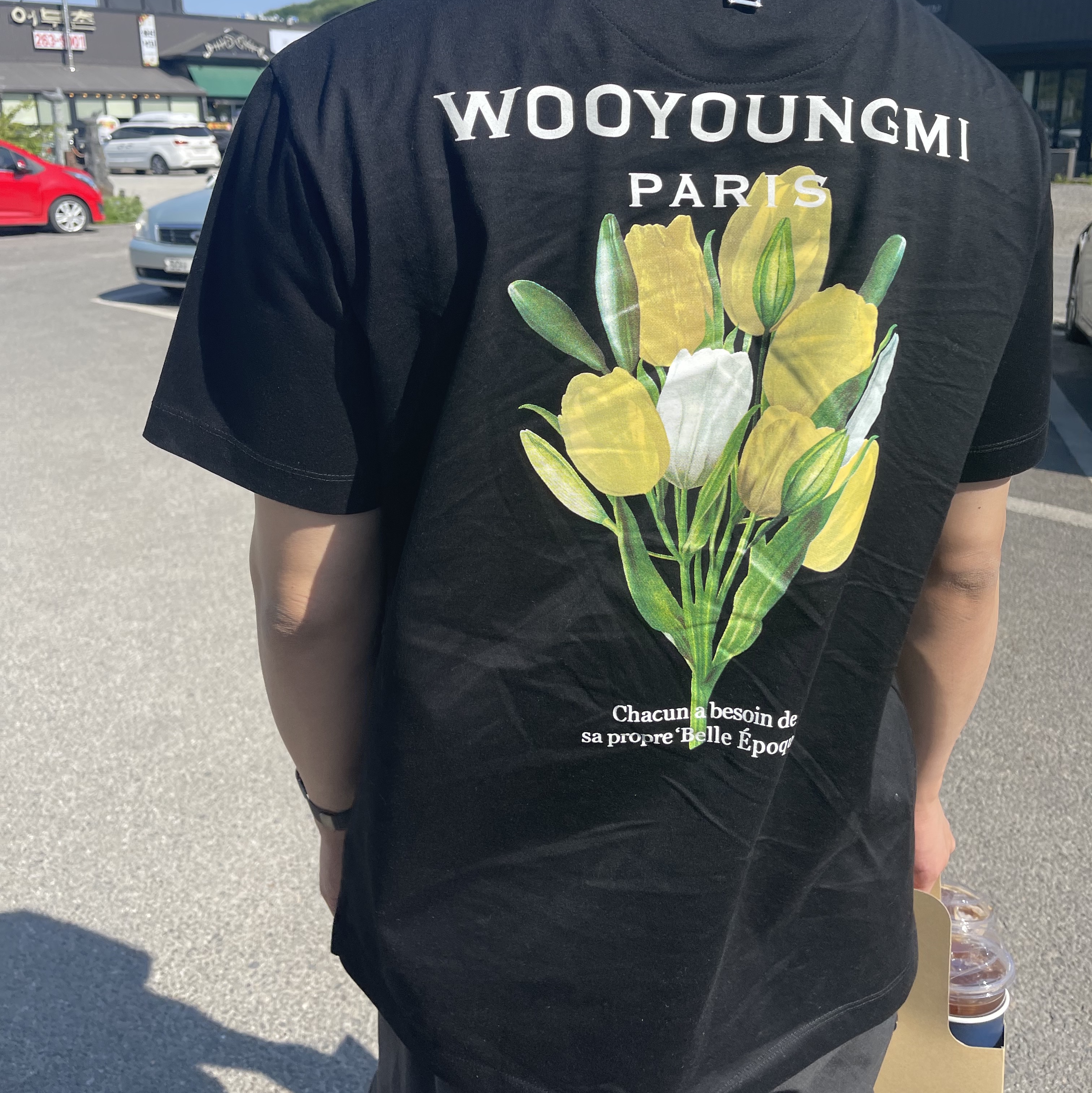 Wooyoungmi Flower Print Back Logo T-Shirt Black - 22SS 착용 스타일 - 2