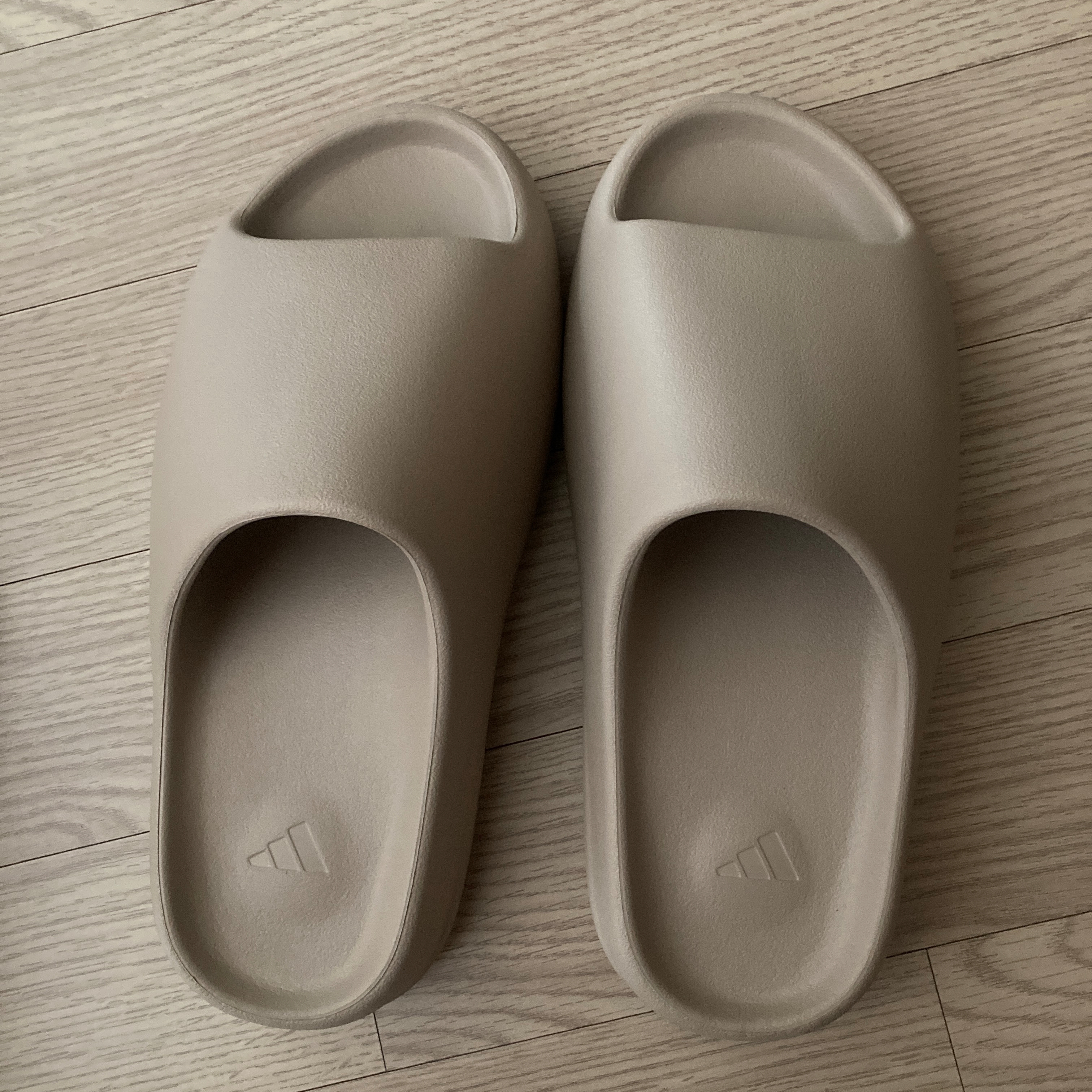 Adidas Yeezy Slide Pure - Re-Release Ver. 착용 스타일
