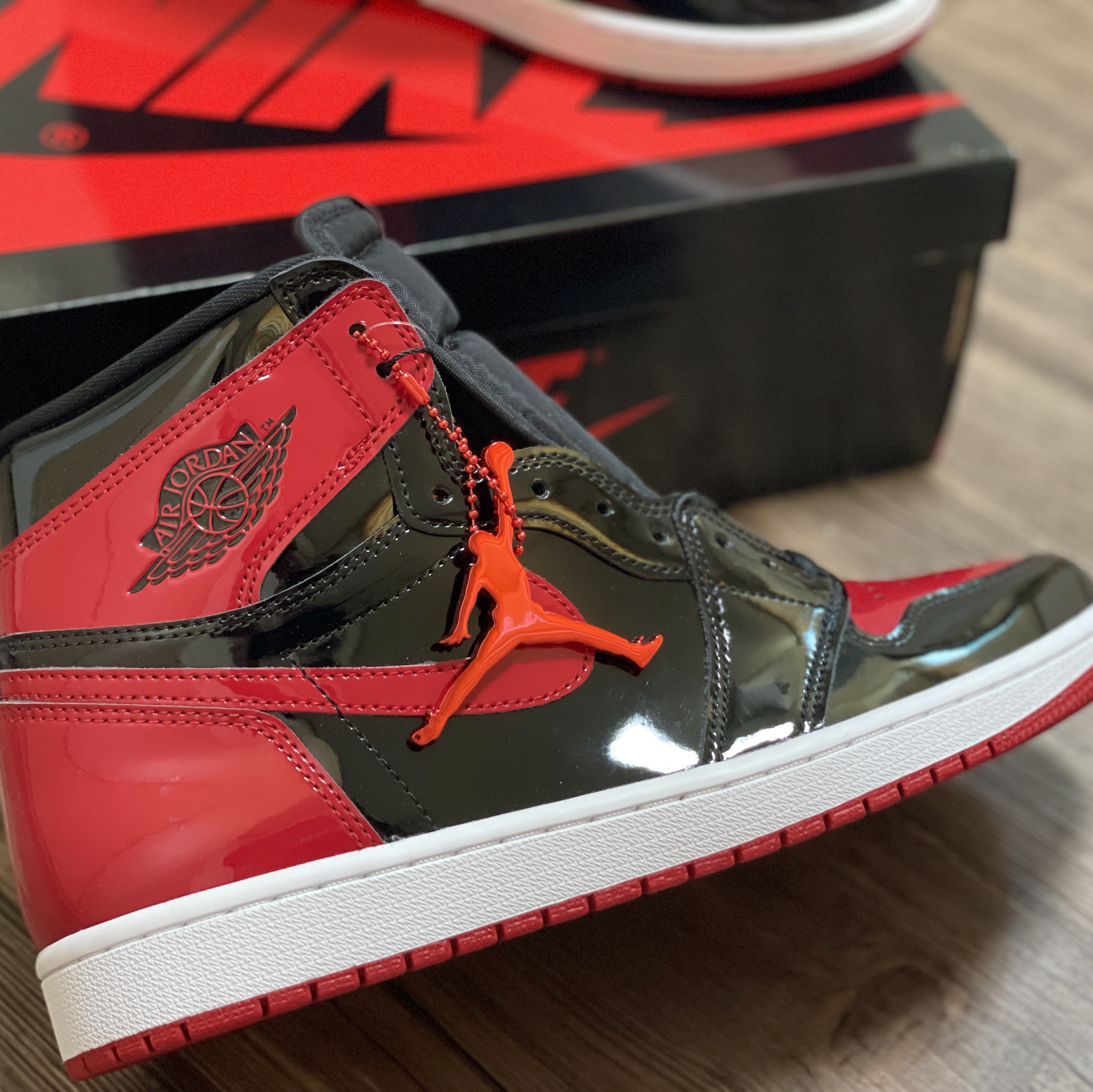 Jordan 1 Retro High OG Patent Bred 착용 스타일 - 2