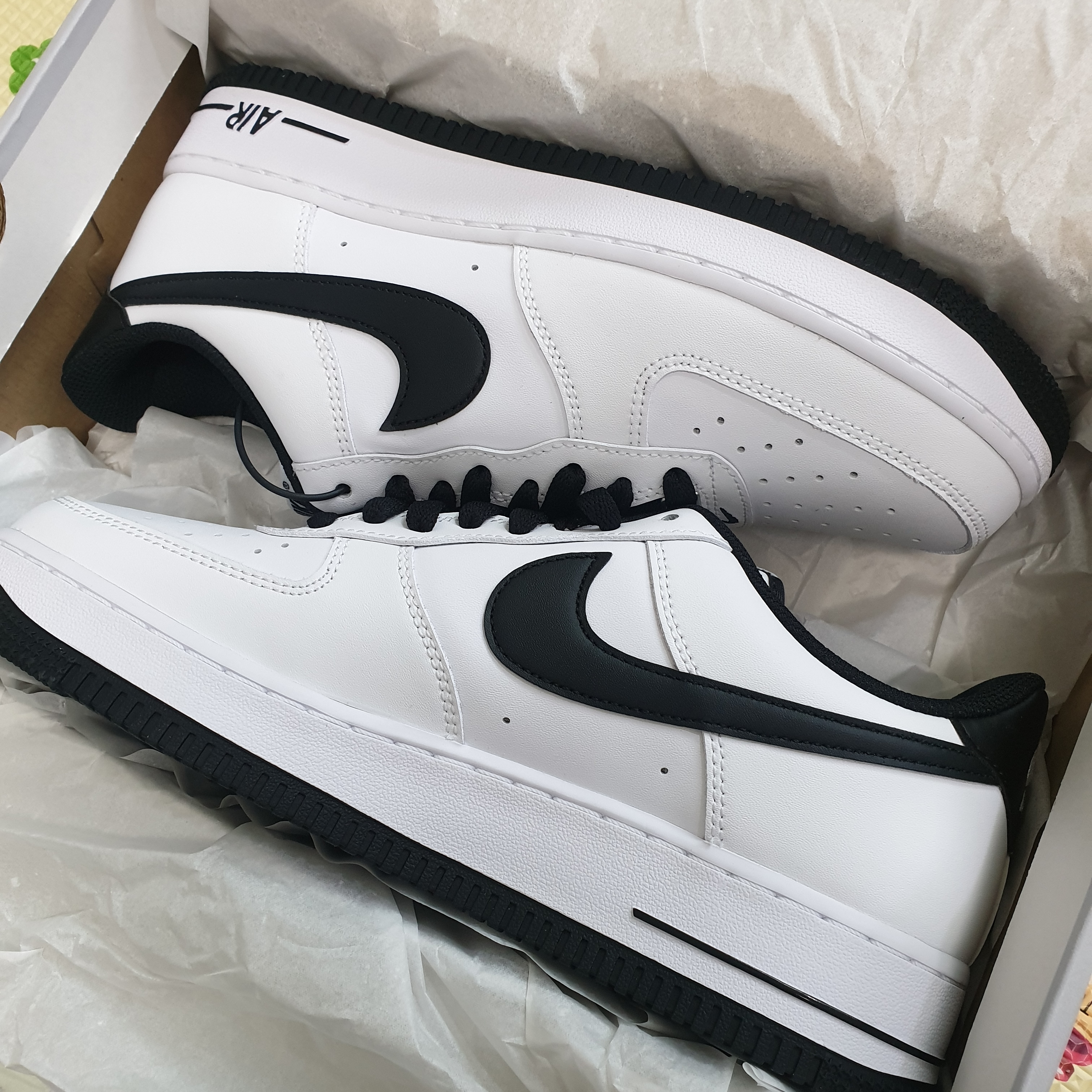 Nike Air Force 1 '07 White Black 착용 스타일 - 1