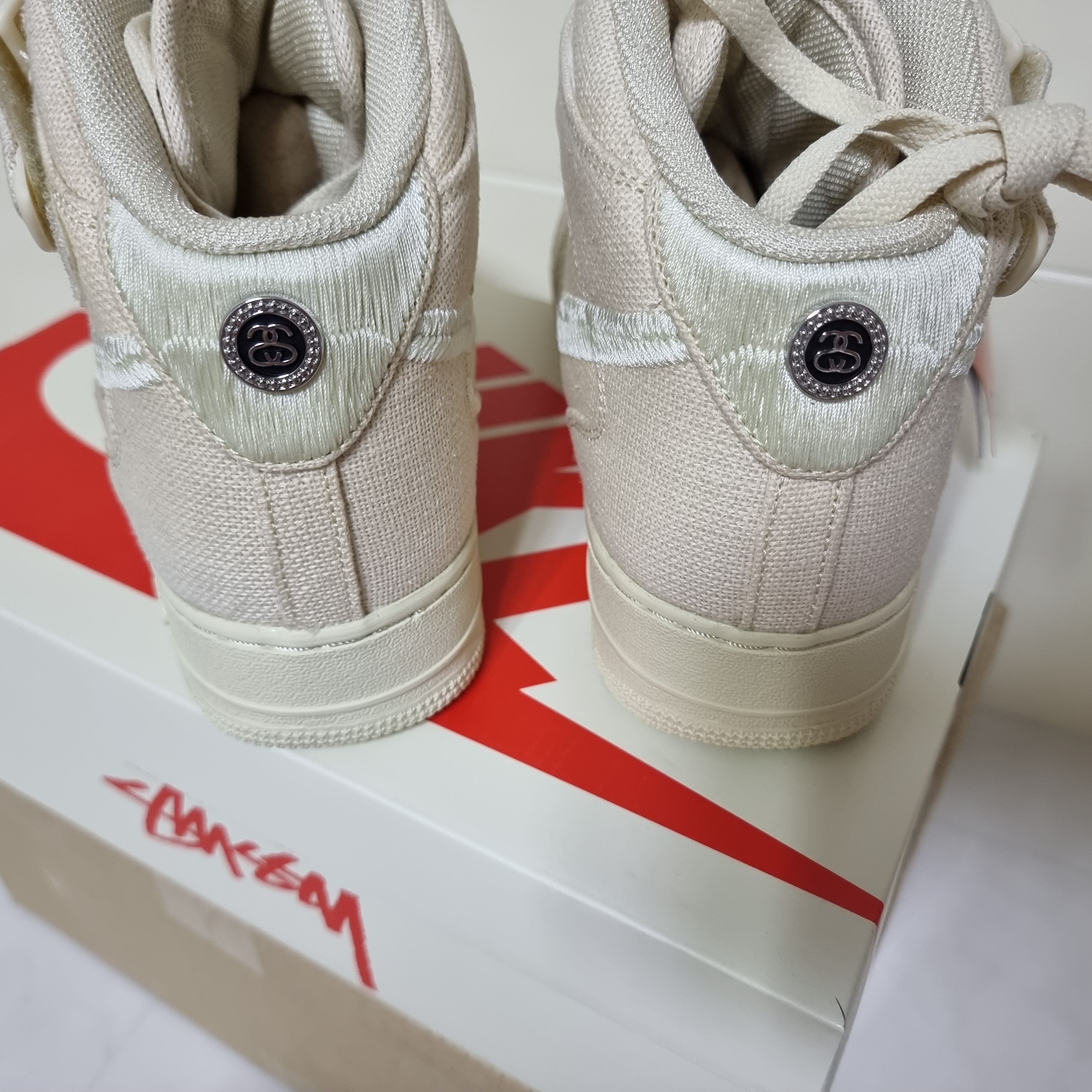 Nike x Stussy Air Force 1 '07 Mid SP Fossil 착용 스타일 - 4