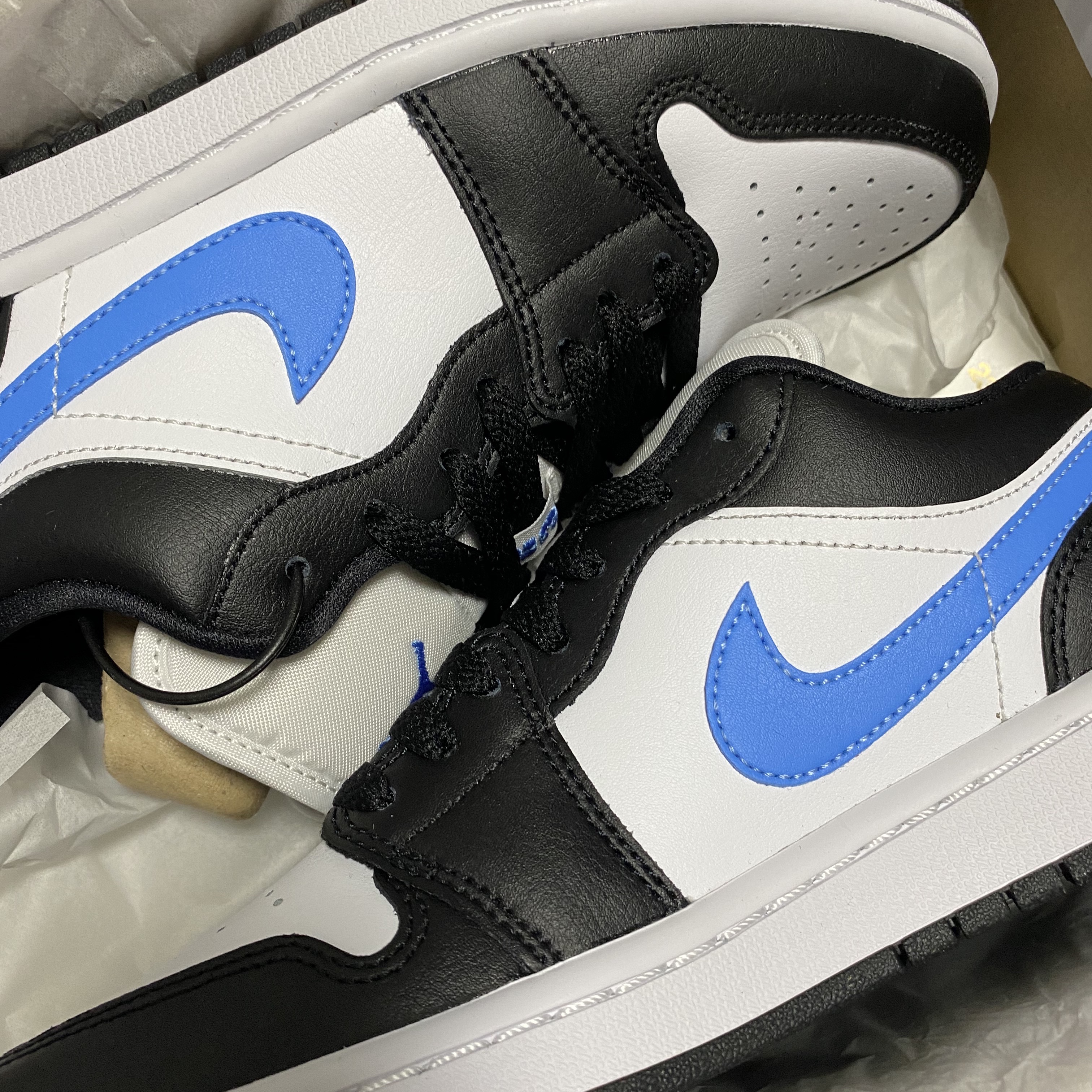 (W) Jordan 1 Low Black University Blue 착용 스타일 - 2