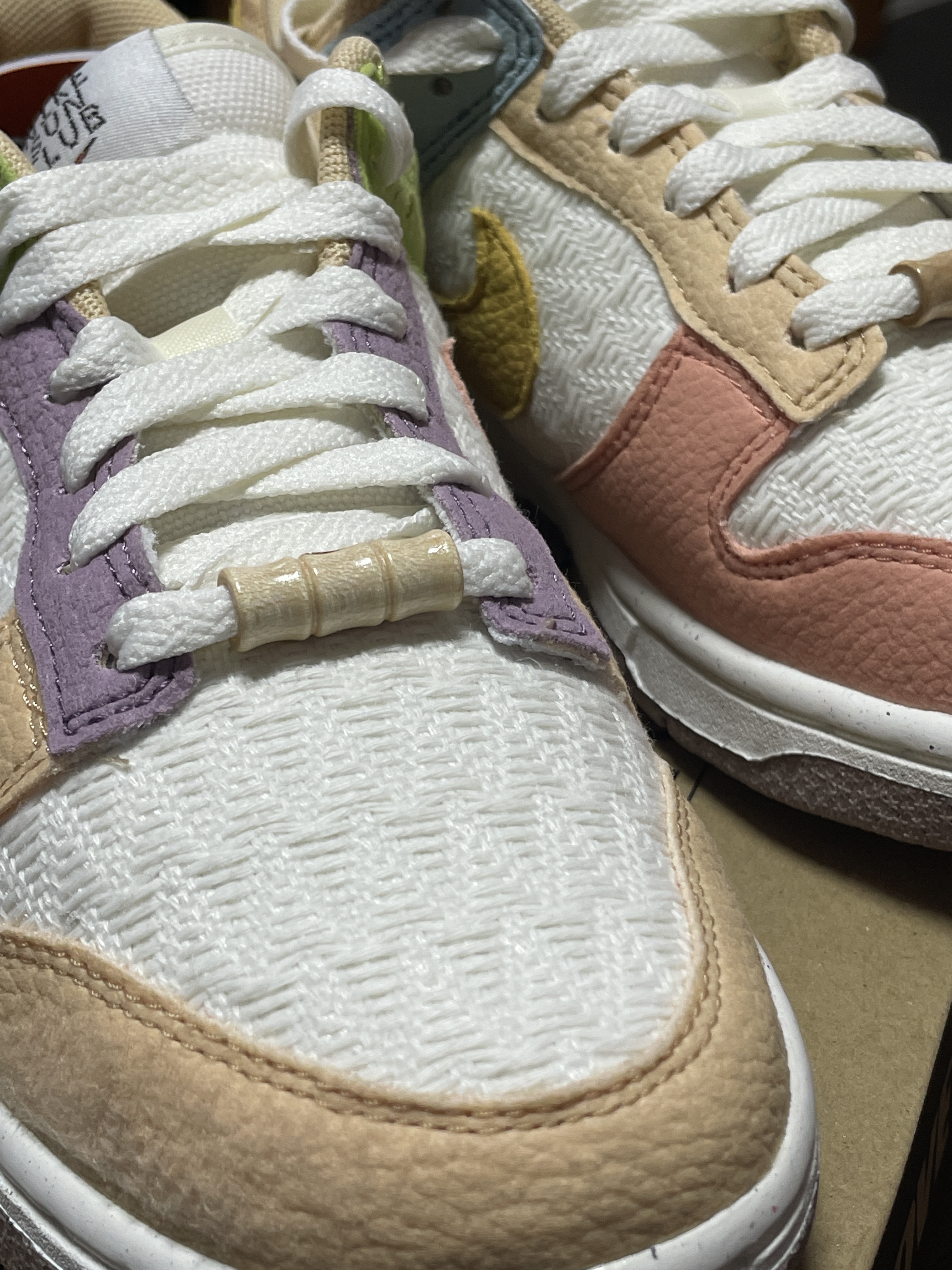 (W) Nike Dunk Low SE Sun Club Sanded Gold 착용 스타일 - 3