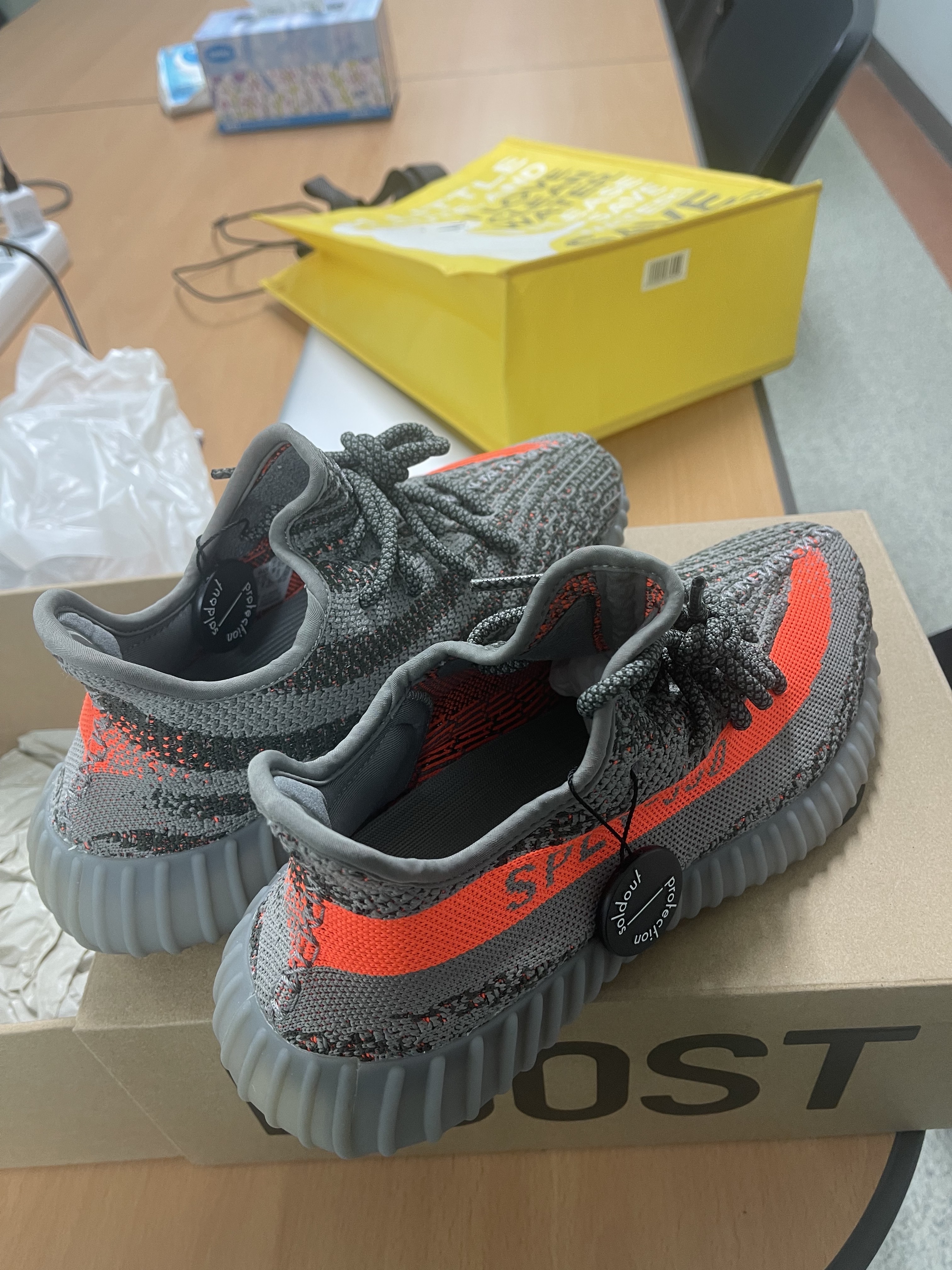 Adidas Yeezy Boost 350 V2 Beluga - Reflective 착용 스타일 - 3