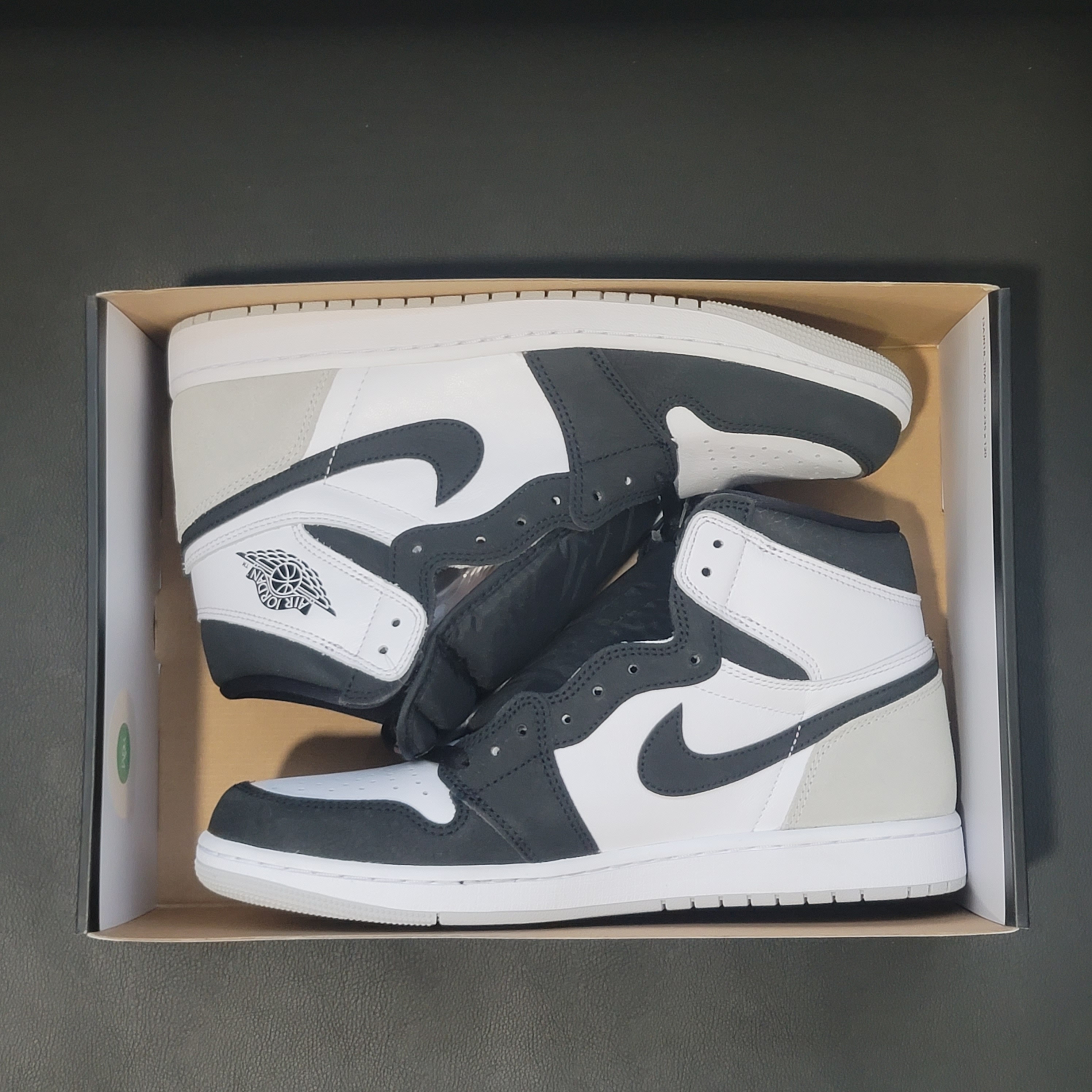 Jordan 1 Retro High OG Bleached Coral 착용 스타일