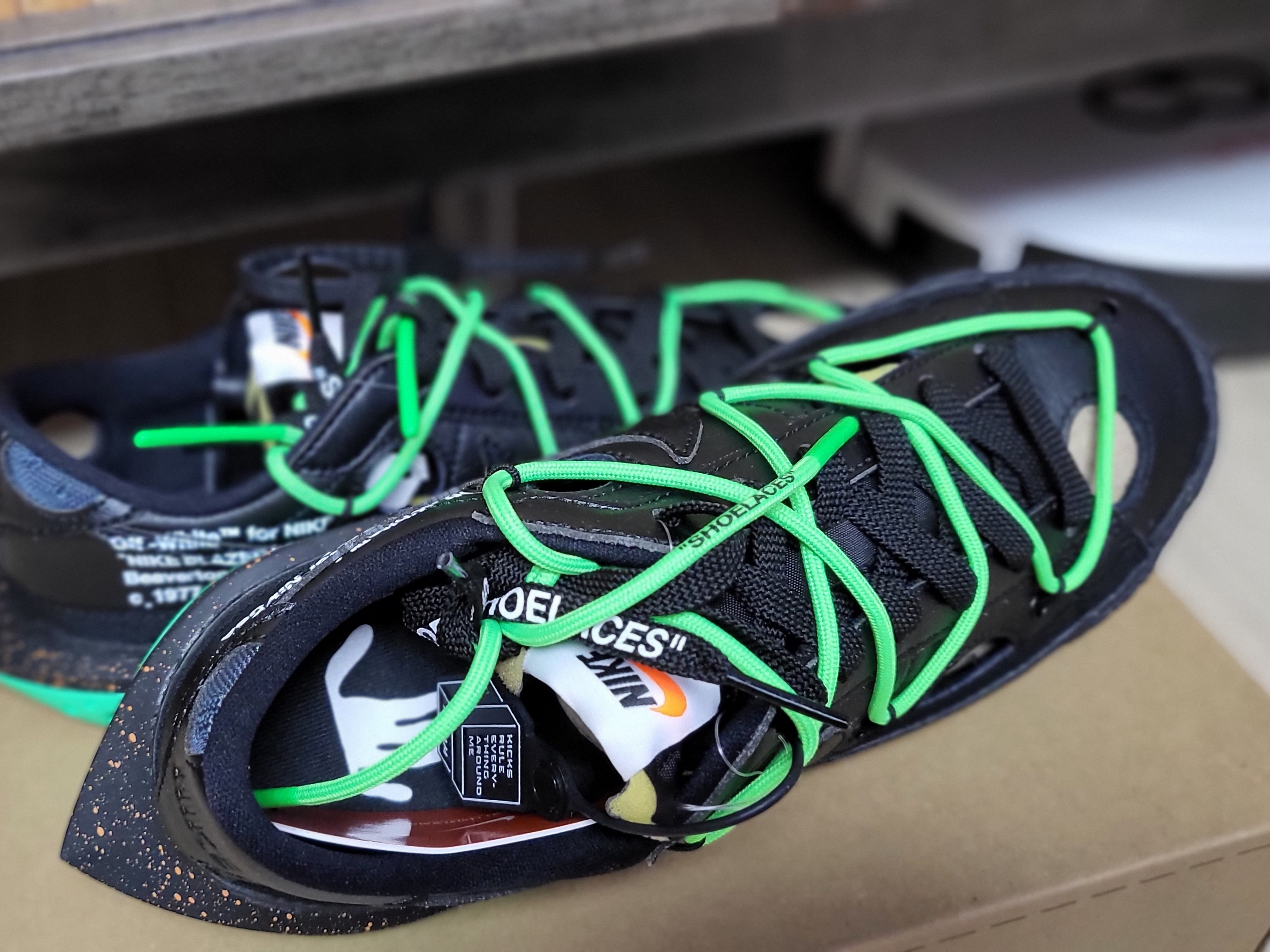 Nike x Off-White Blazer Low '77 Black and Electro Green 착용 스타일 - 4