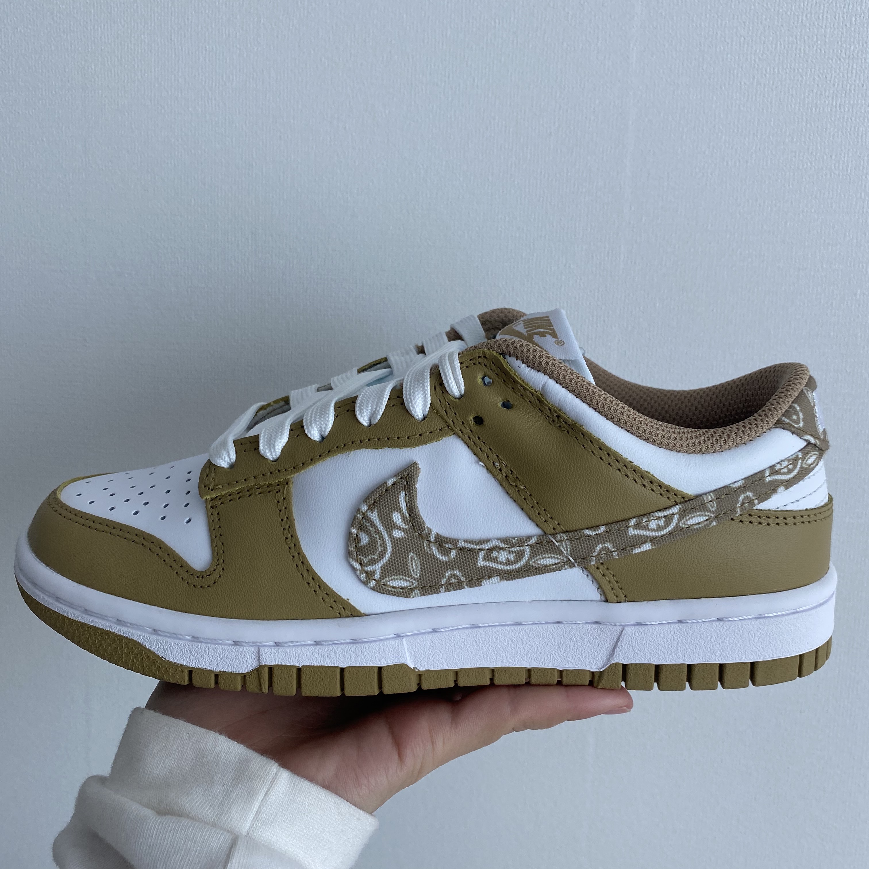 (W) Nike Dunk Low Essential Barley Paisley 착용 스타일 - 1