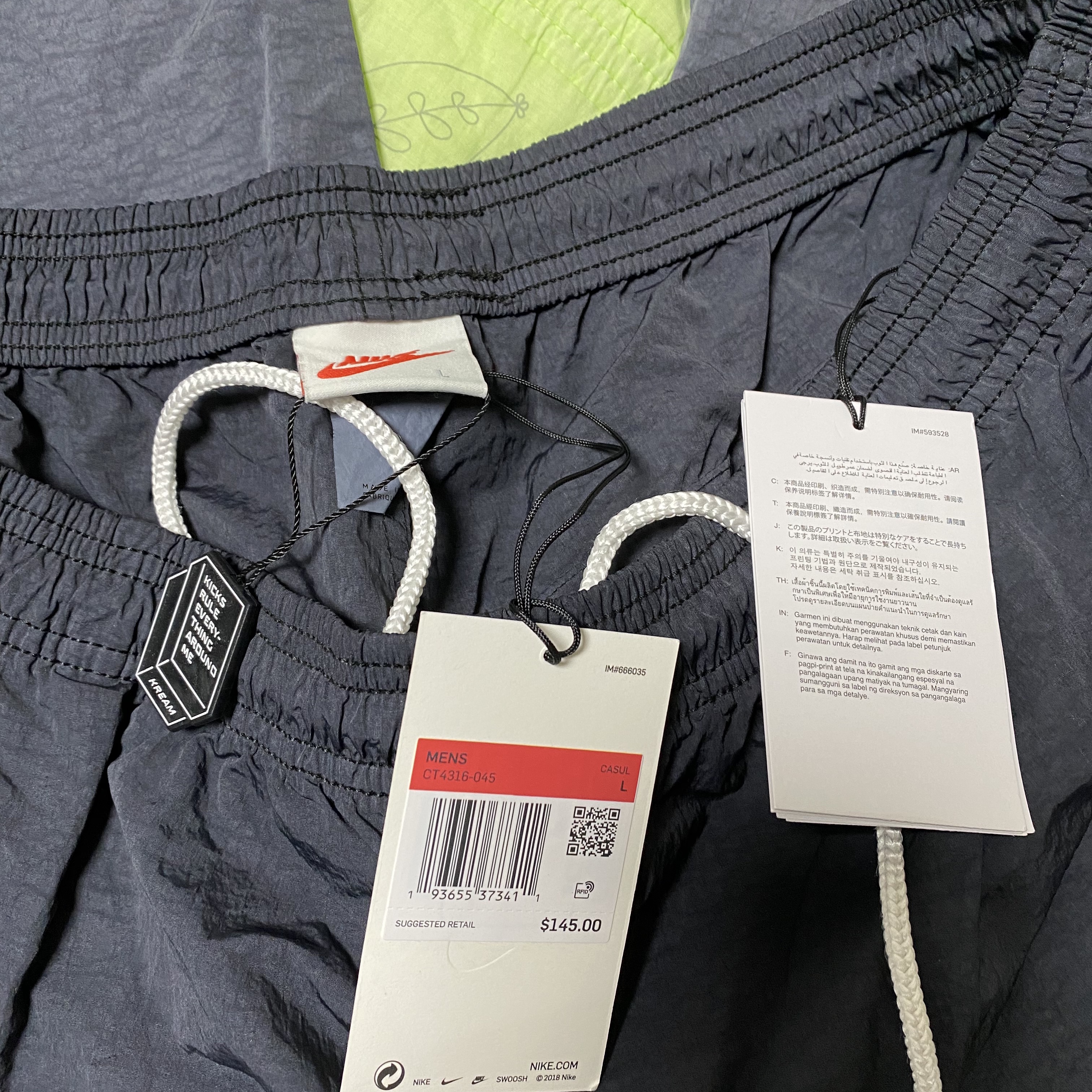 Nike x Stussy Beach Pants Off Noir 착용 스타일 - 4