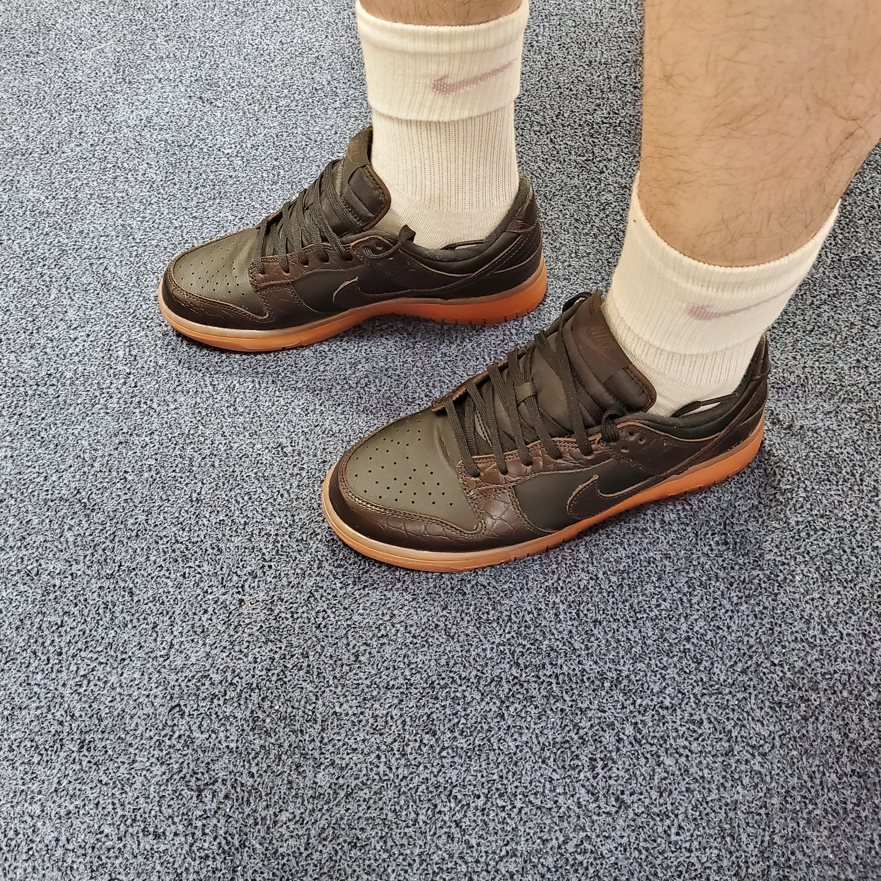 Nike Dunk Low SE Velvet Brown and Black 착용 스타일