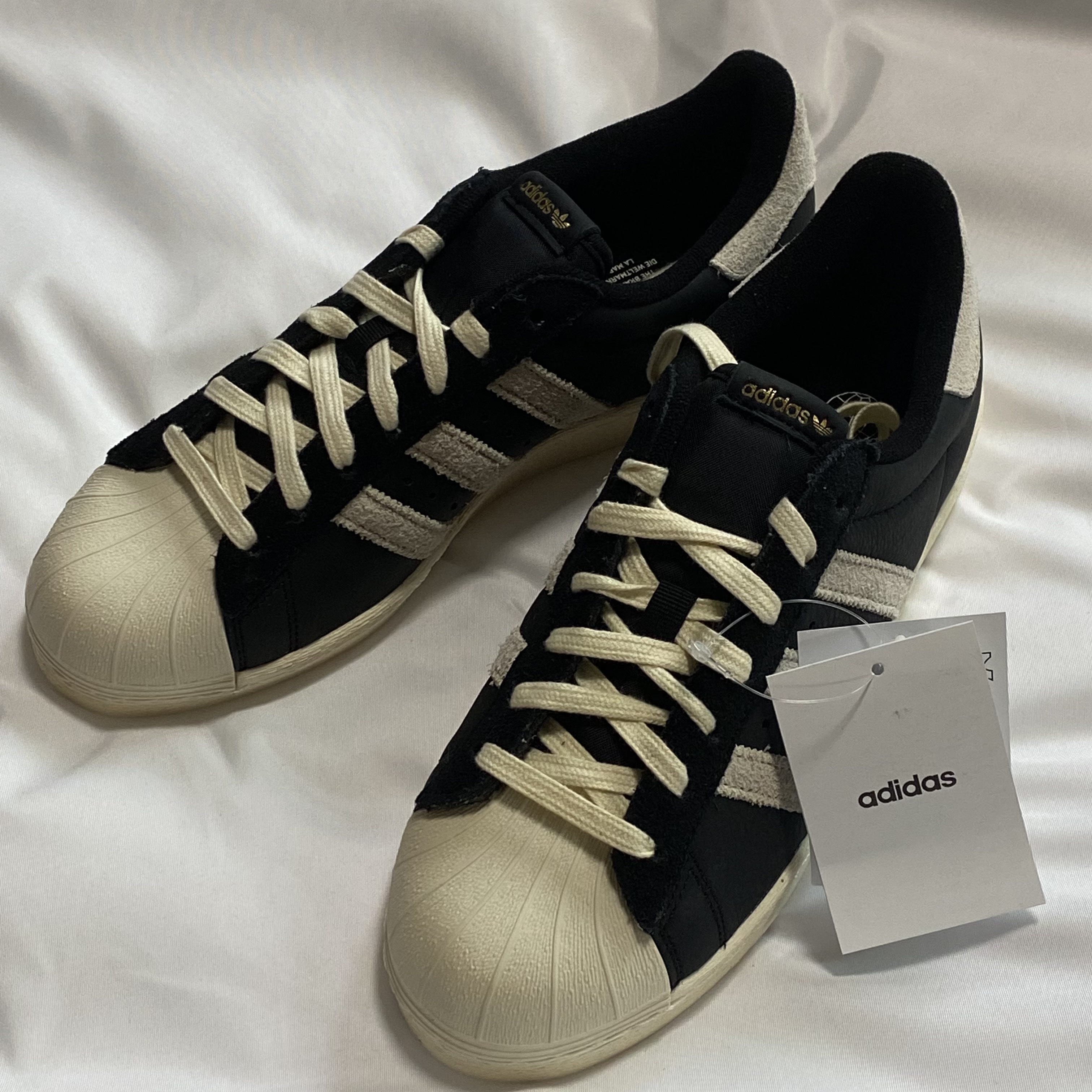 Adidas Superstar 82 Black White 착용 스타일 - 1
