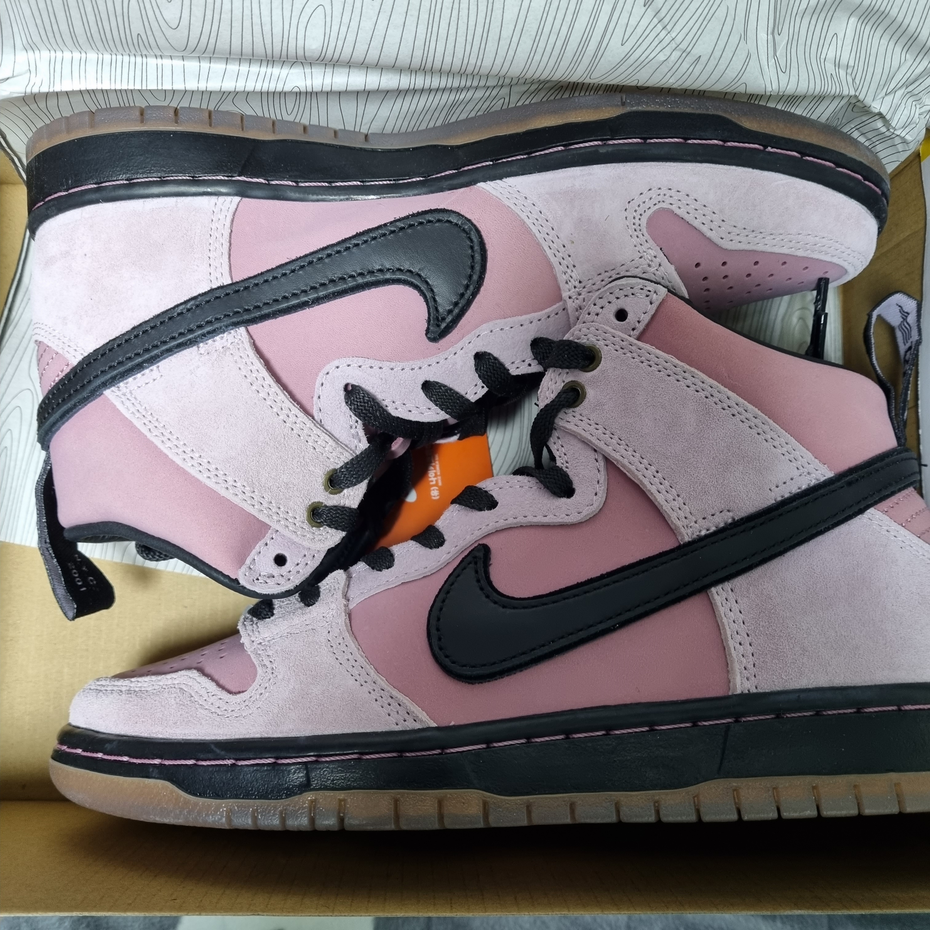 Nike x KCDC SB Dunk High Pro QS Elemental Pink 착용 스타일 - 2