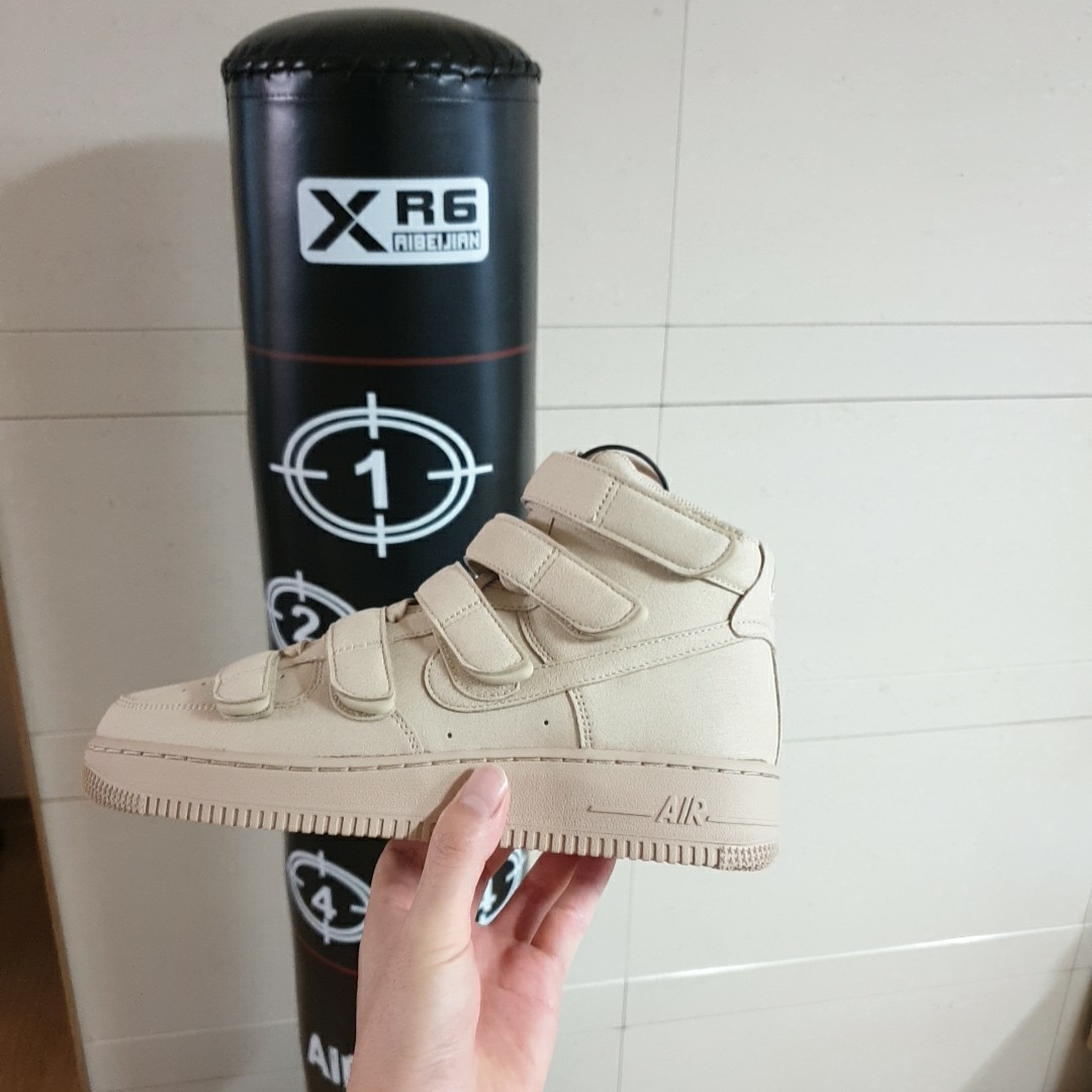 Nike x Billie Eilish Air Force 1 High '07 SP Mushroom 착용 스타일 - 1