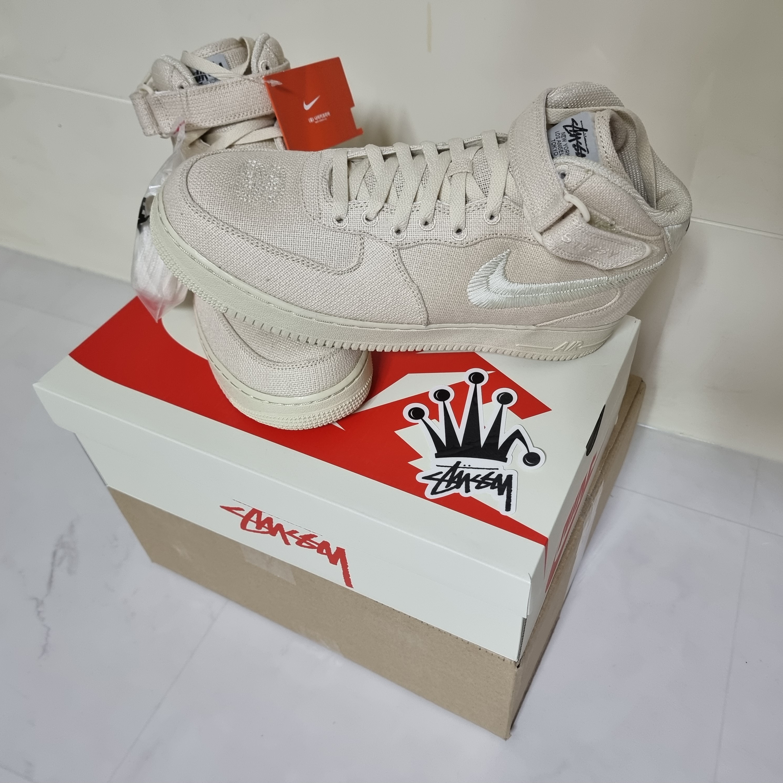 Nike x Stussy Air Force 1 '07 Mid SP Fossil 착용 스타일 - 2