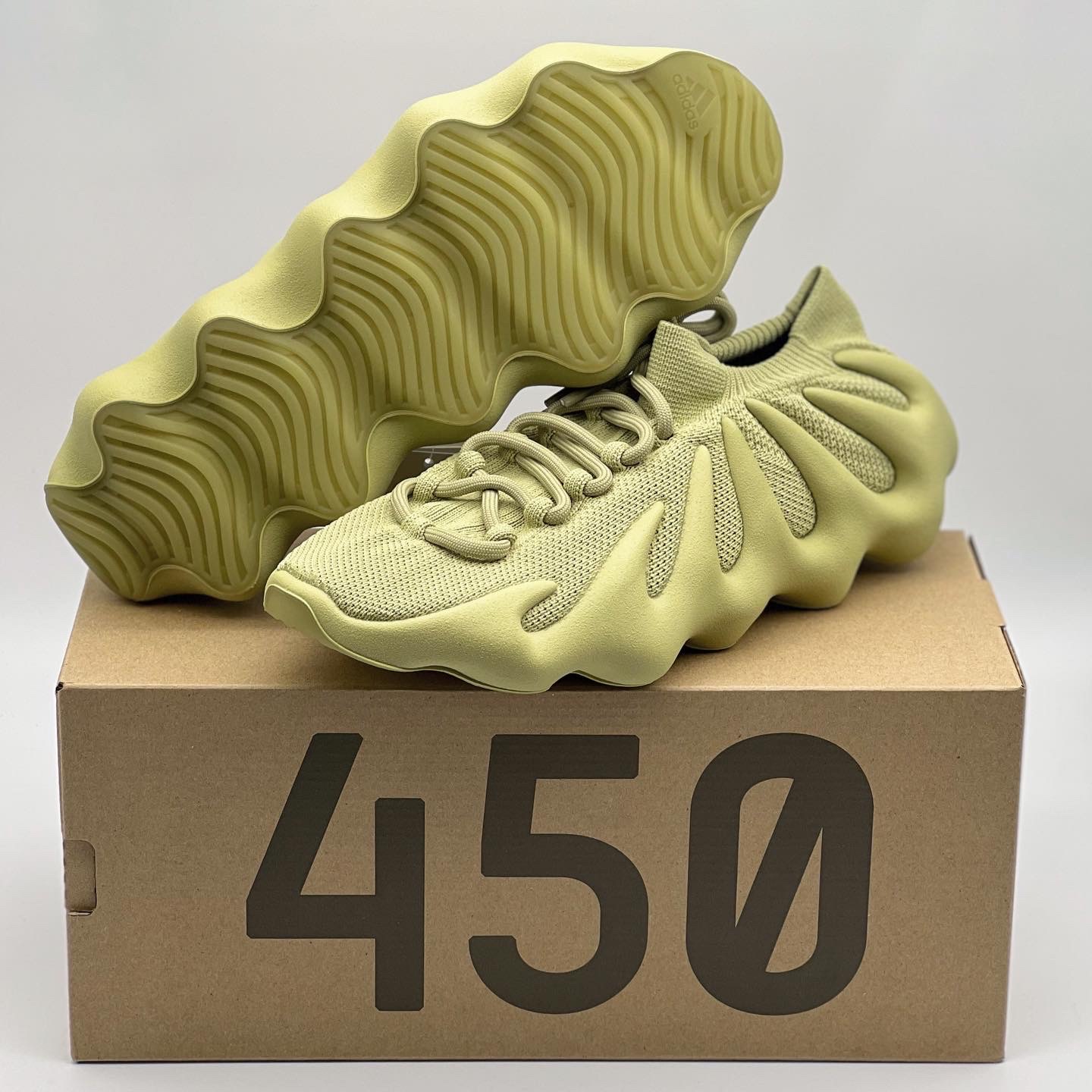 Adidas Yeezy 450 Resin 착용 스타일 - 1