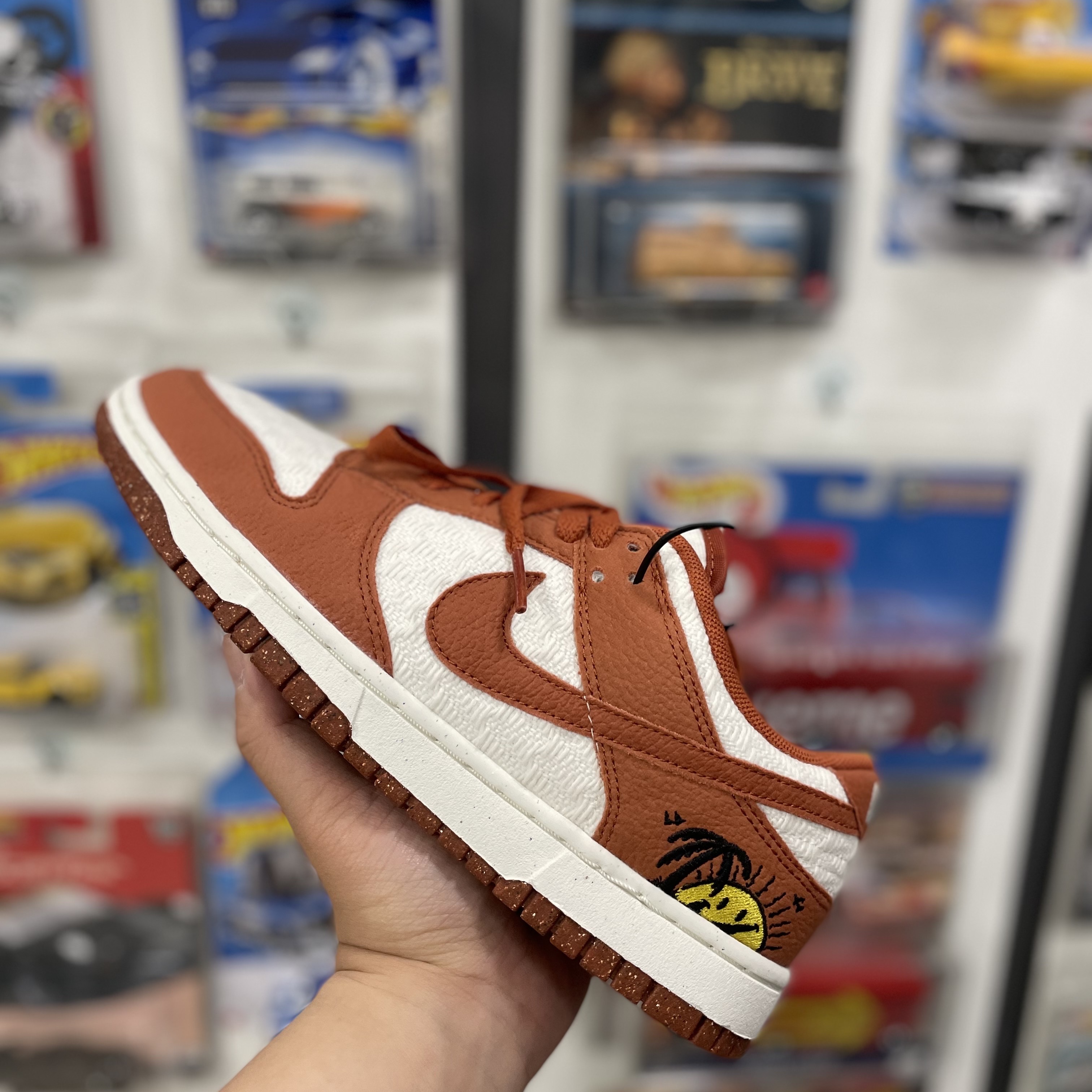 (W) Nike Dunk Low SE Sun Club Burnt Sunrise 착용 스타일 - 3