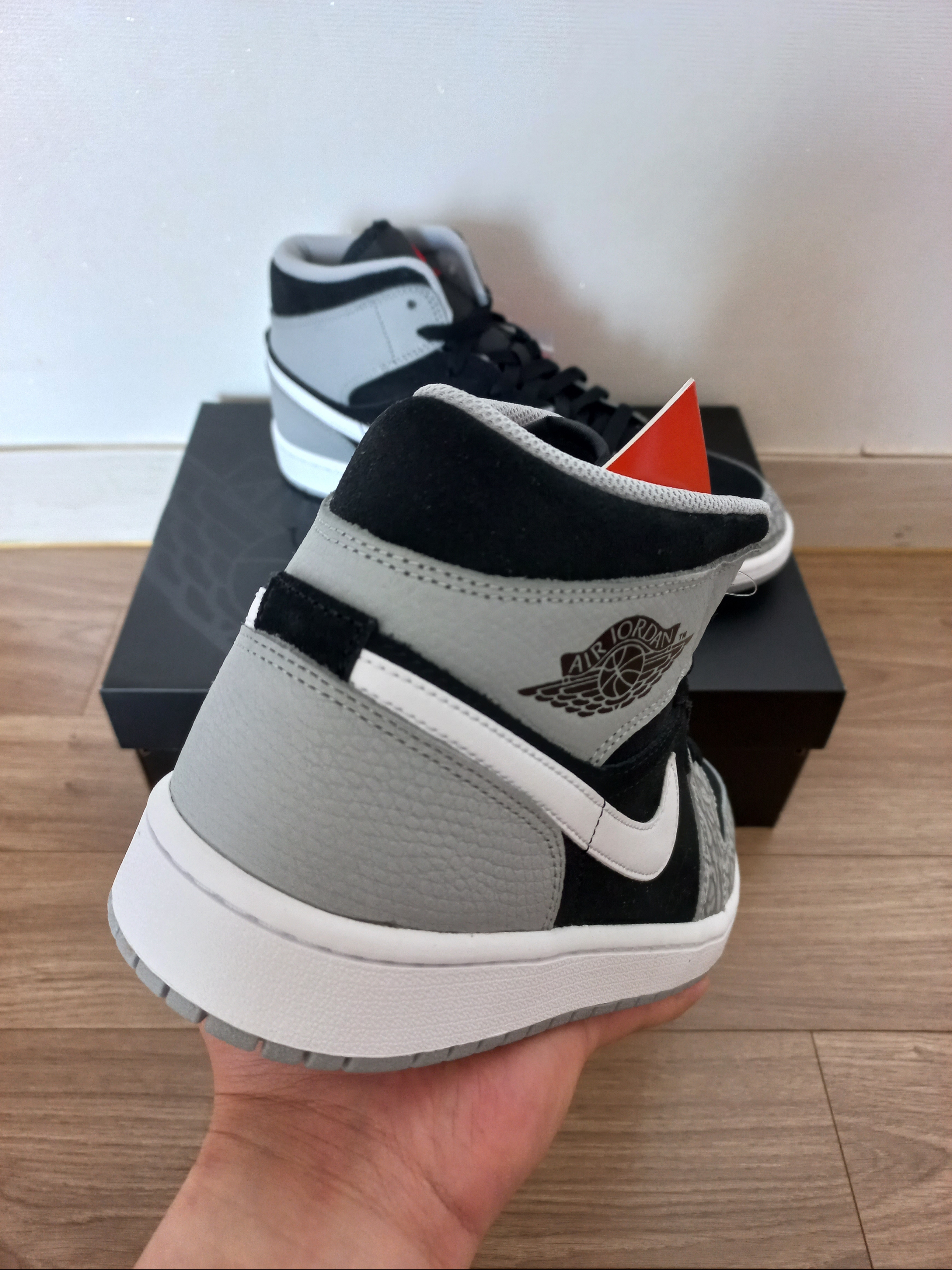 Jordan 1 Mid Elephant Toe 착용 스타일 - 2
