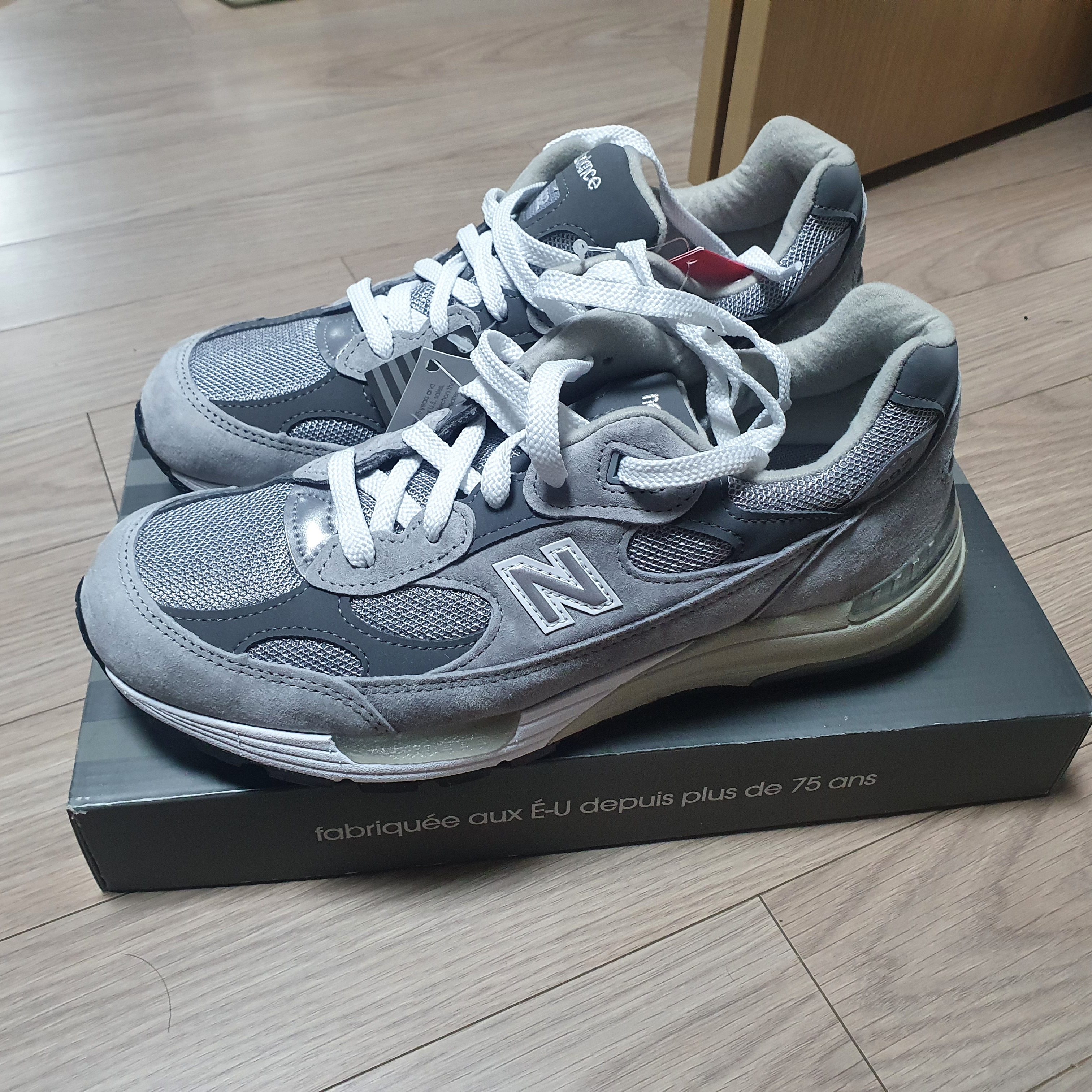 New Balance 992 Made in USA Grey - D Standard, New Balance 2002R Grey 착용 스타일 - 2