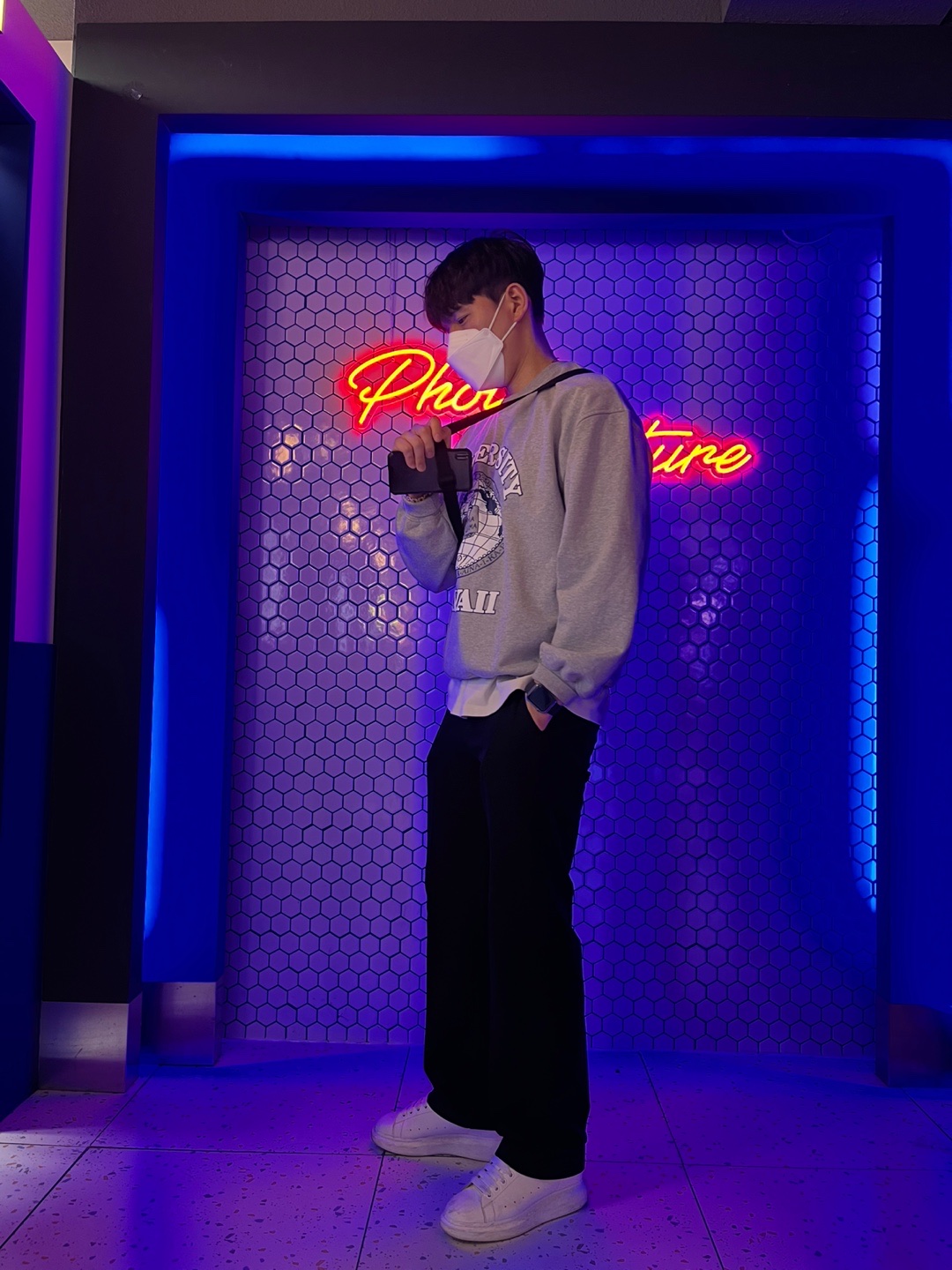 Alexander McQueen Oversized Sneakers White Black 착용 스타일