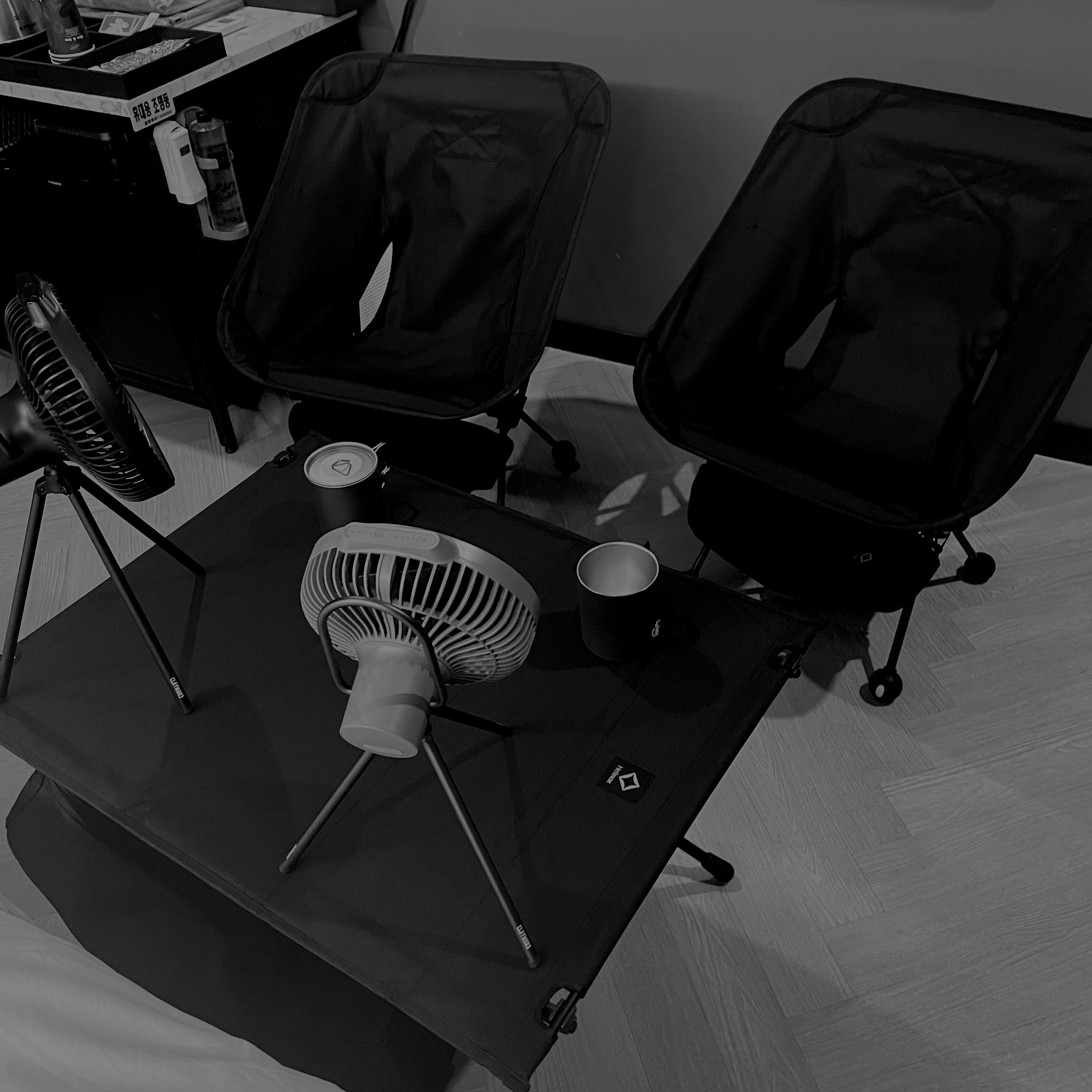 Helinox Tactical Chair L Black, Helinox Tactical Table L Black 착용 스타일