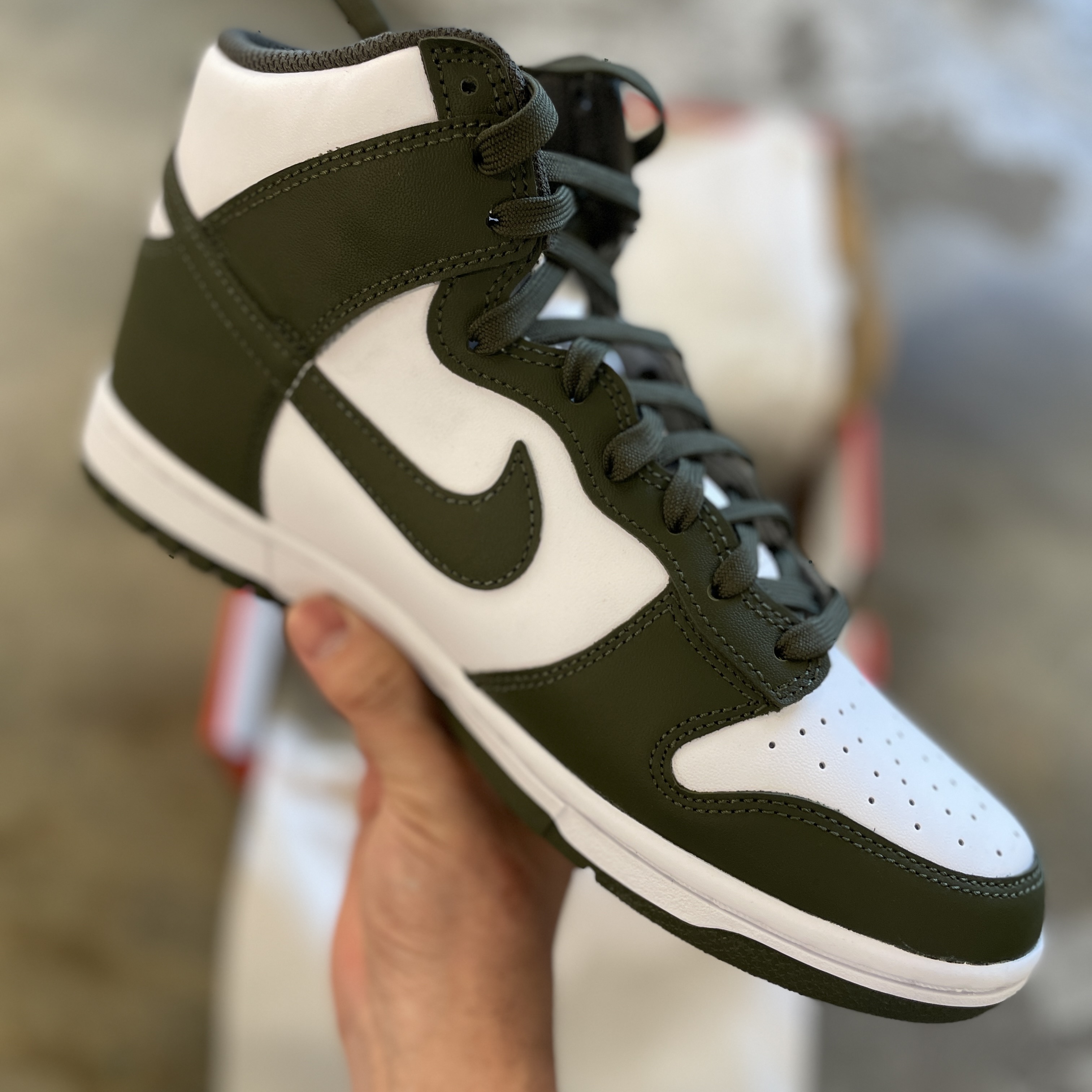 Nike Dunk High Retro Championship Khaki 착용 스타일 - 3