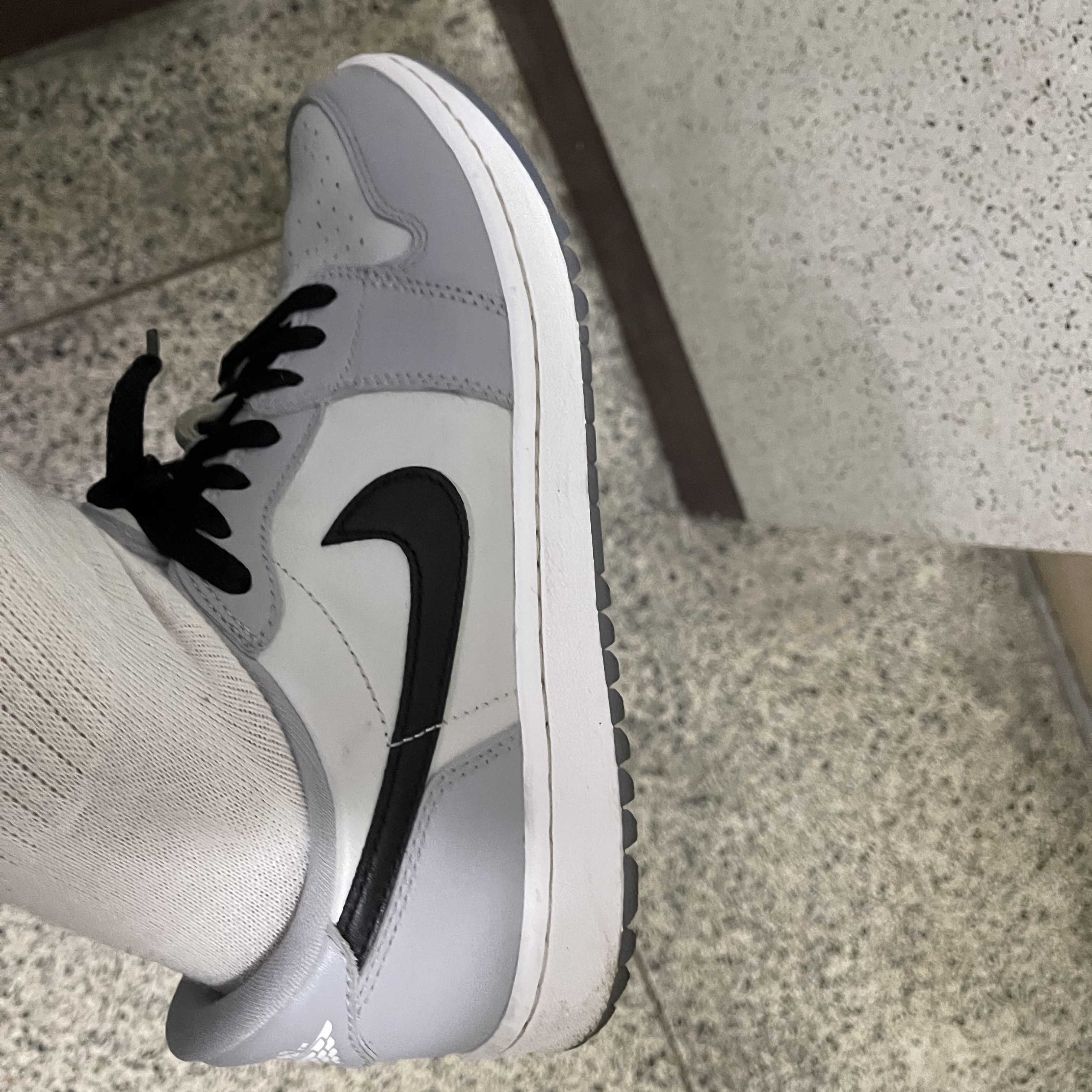 Jordan 1 Low Golf Wolf Grey 착용 스타일