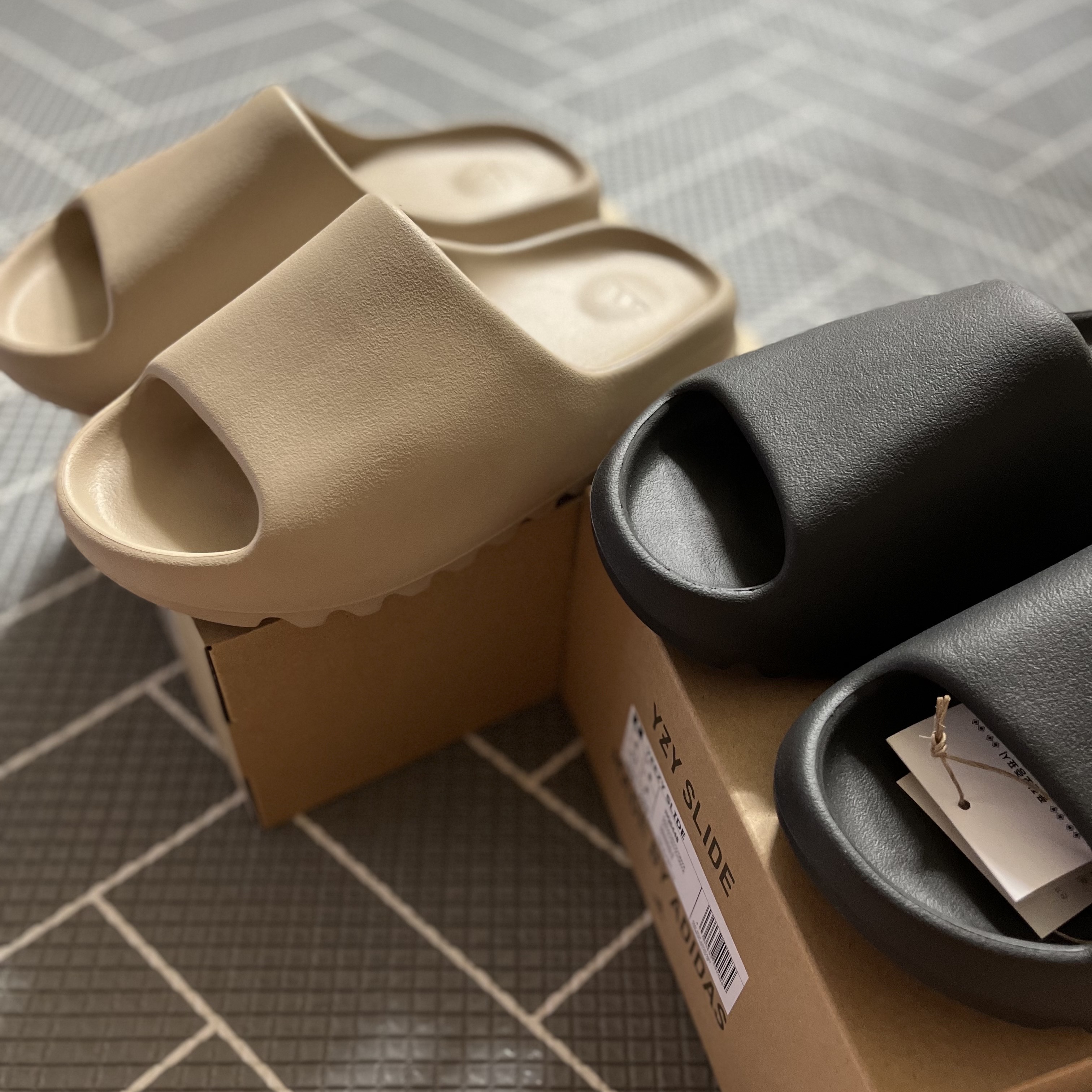 Adidas Yeezy Slide Pure - Re-Release Ver., Adidas Yeezy Slide Onyx 착용 스타일